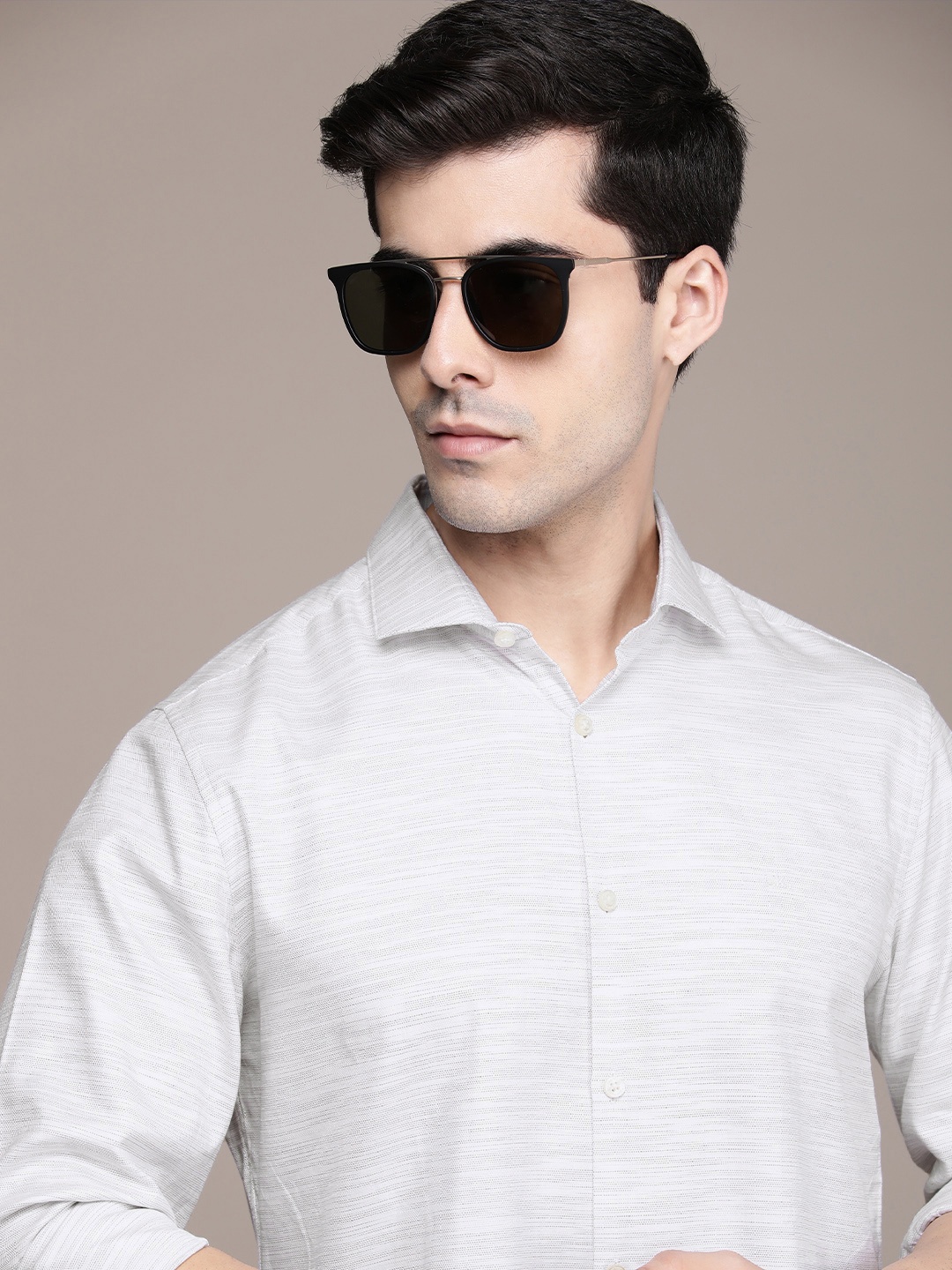 

Calvin Klein Jeans Men White & Black Slim Fit Striped Casual Pure Cotton Shirt