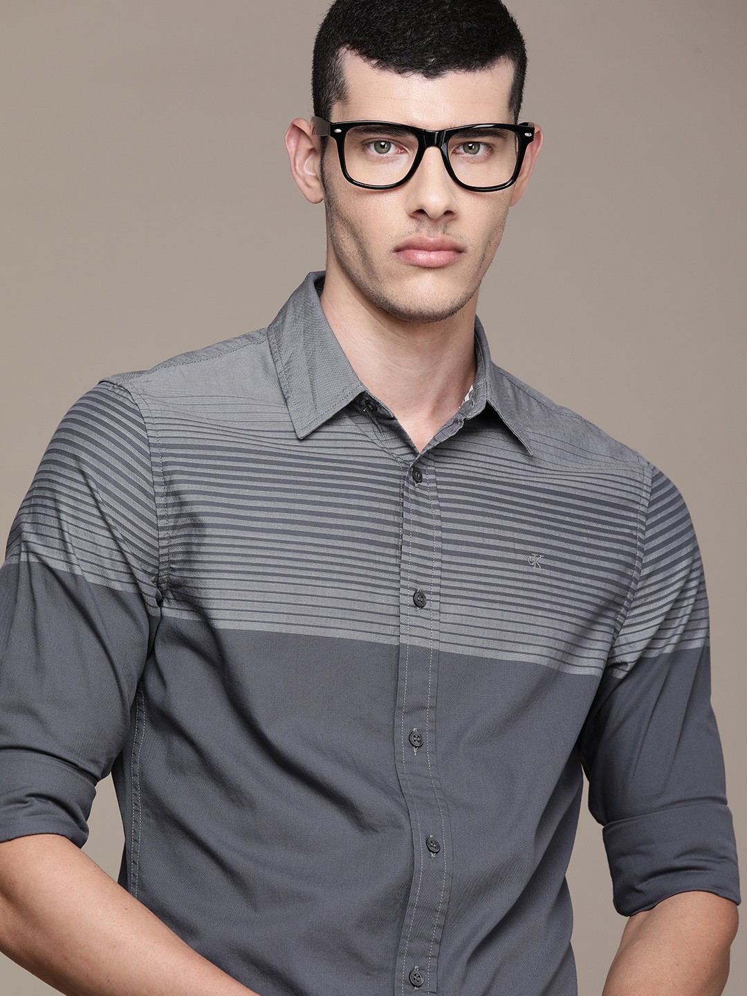 

Calvin Klein Jeans Men Grey Slim Fit Horizontal Striped Ombre Semiformal Shirt