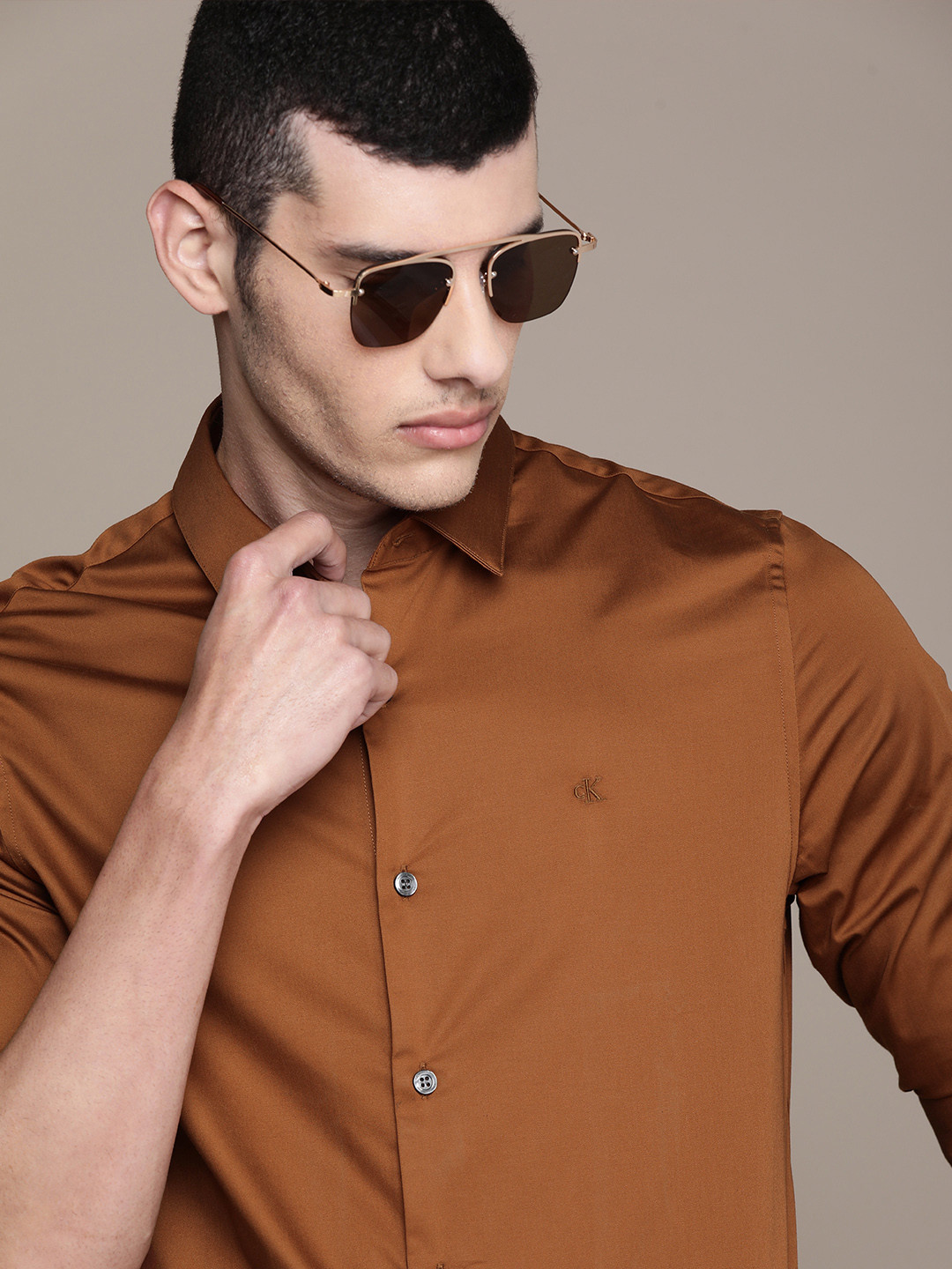 

Calvin Klein Jeans Men Brown Solid Slim Fit Semiformal Shirt