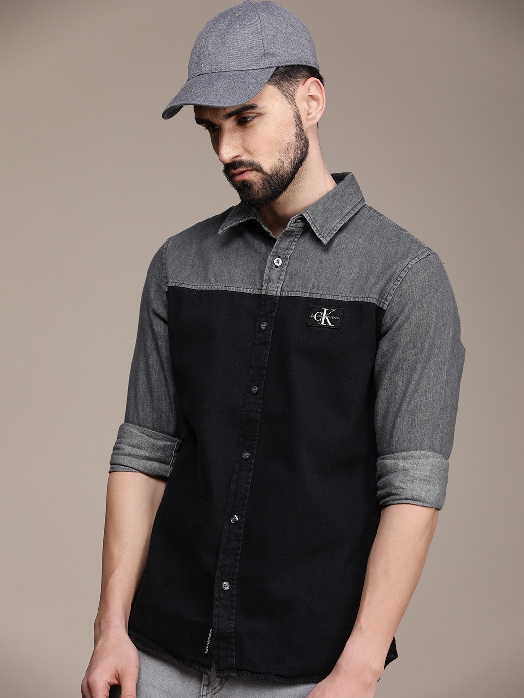 

Calvin Klein Jeans Men Grey & Black Slim Fit Colourblocked Casual Shirt