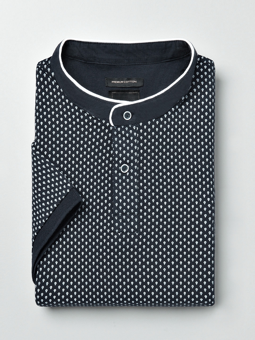

INVICTUS Men Navy & White Printed Mandarin Collar T-Shirt, Navy blue