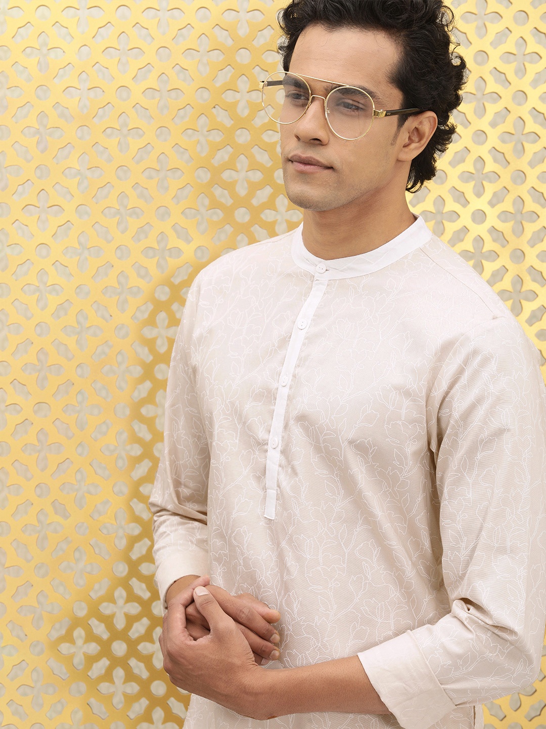 

Ode by House of Pataudi Men Beige and White Floral Embroidered Pure Cotton Kurta