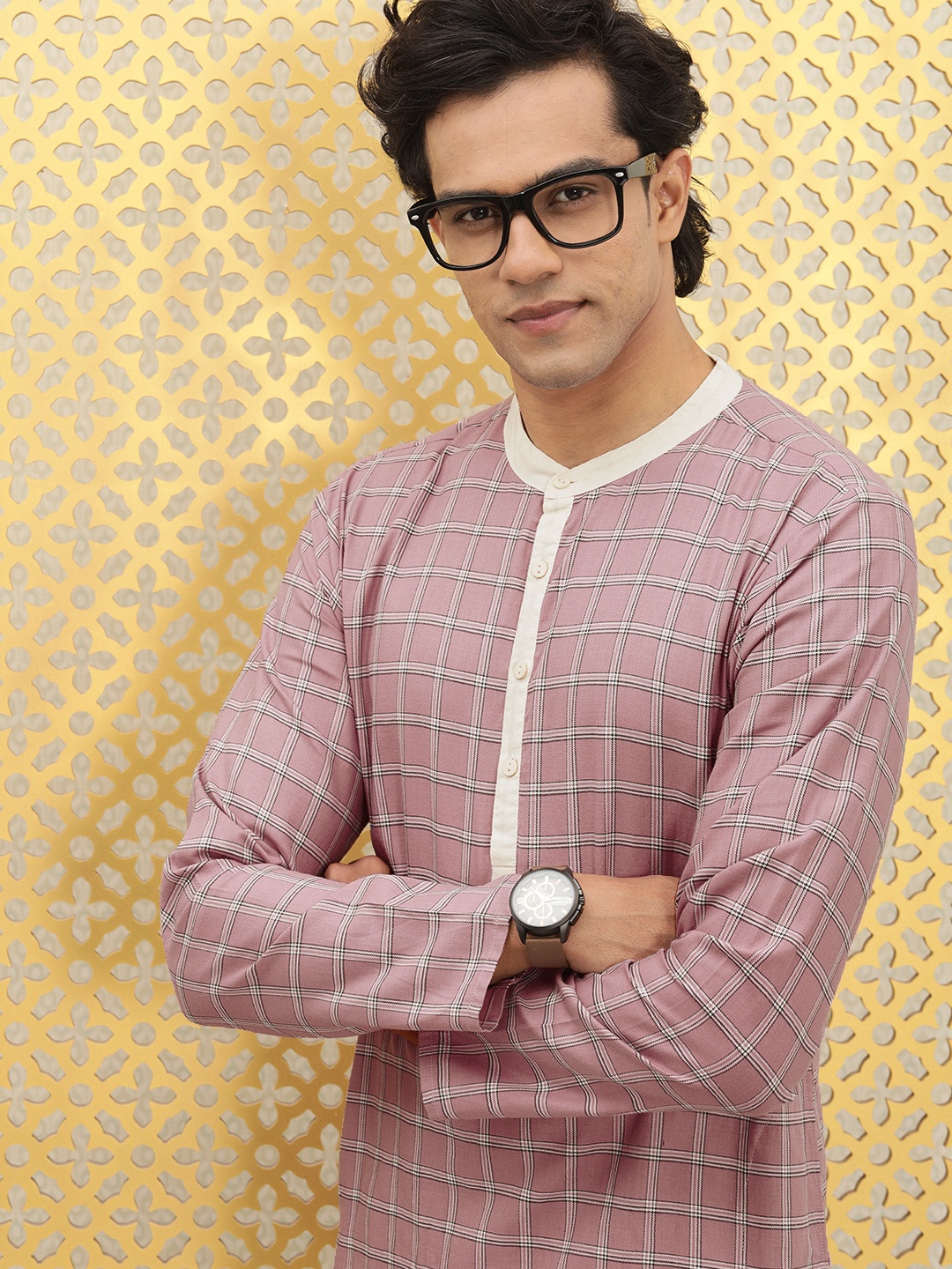 

Ode by House of Pataudi Men Mauve & Black Checked Rozana Kurta