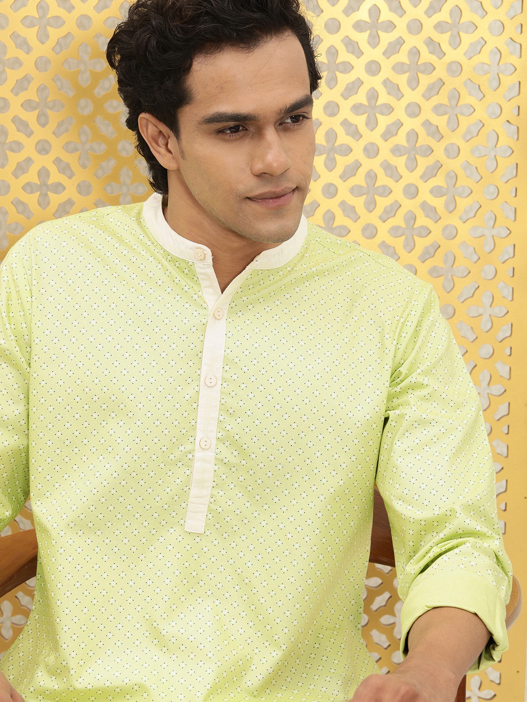 

Ode by House of Pataudi Men Lime Green and White Ethnic Motifs Printed Pure Cotton Kurta