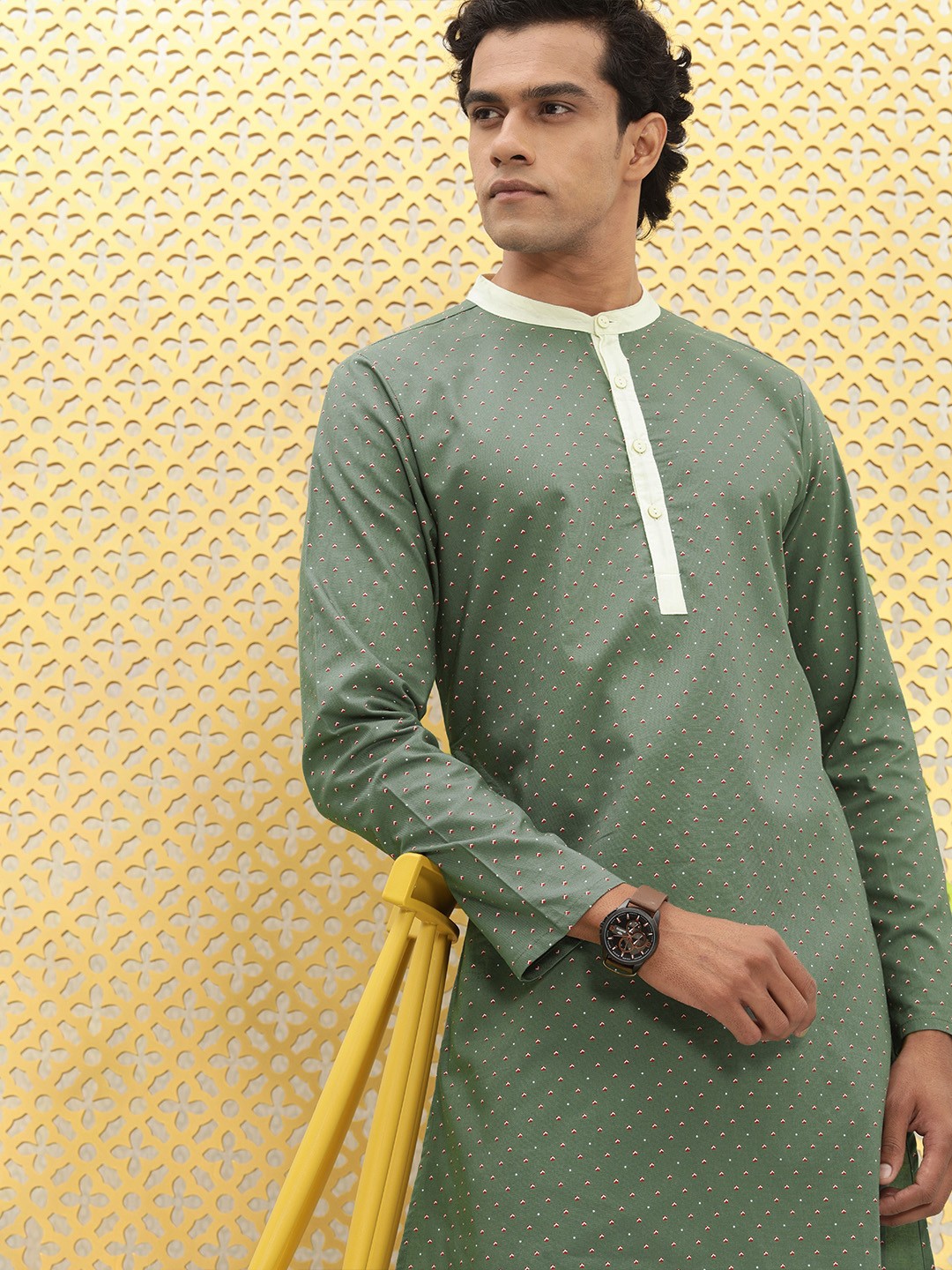 

Ode by House of Pataudi Men Green Woven Design Pure Cotton Kurta