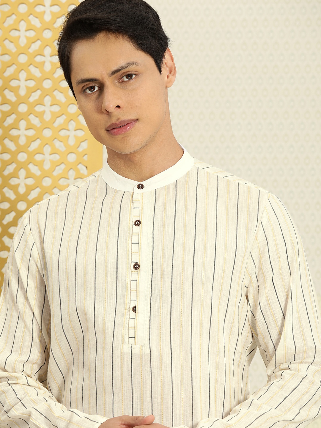 

House of Pataudi Men Off White & Black Striped Kurta