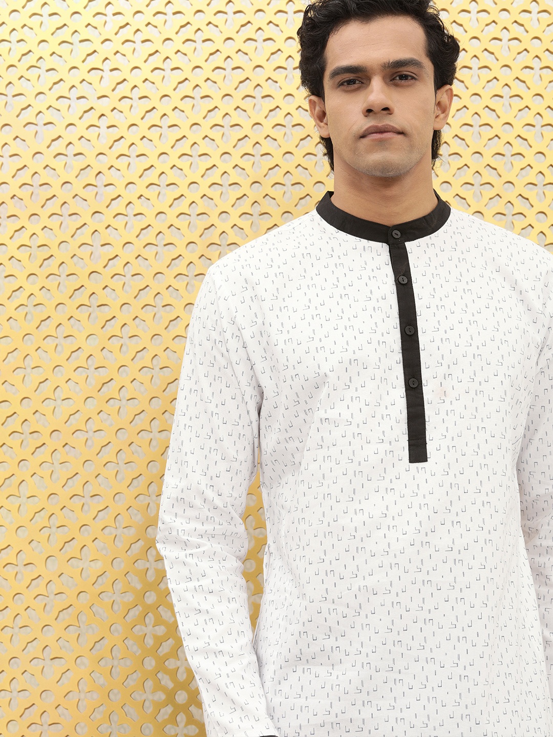 

Ode by House of Pataudi Men White and Black Quirky Printed Monochrome Pure Cotton Kurta