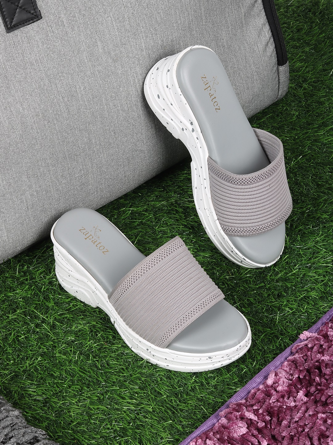 

ZAPATOZ Grey Woven Design Wedges