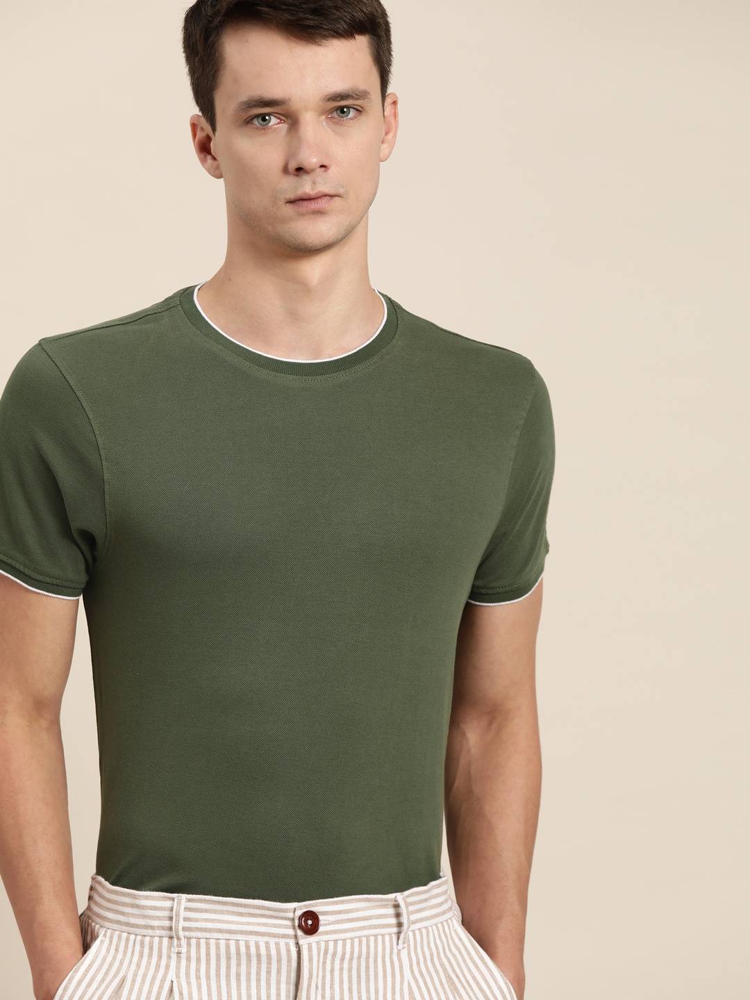 

ether Men Olive Green Solid Pure Cotton T-shirt