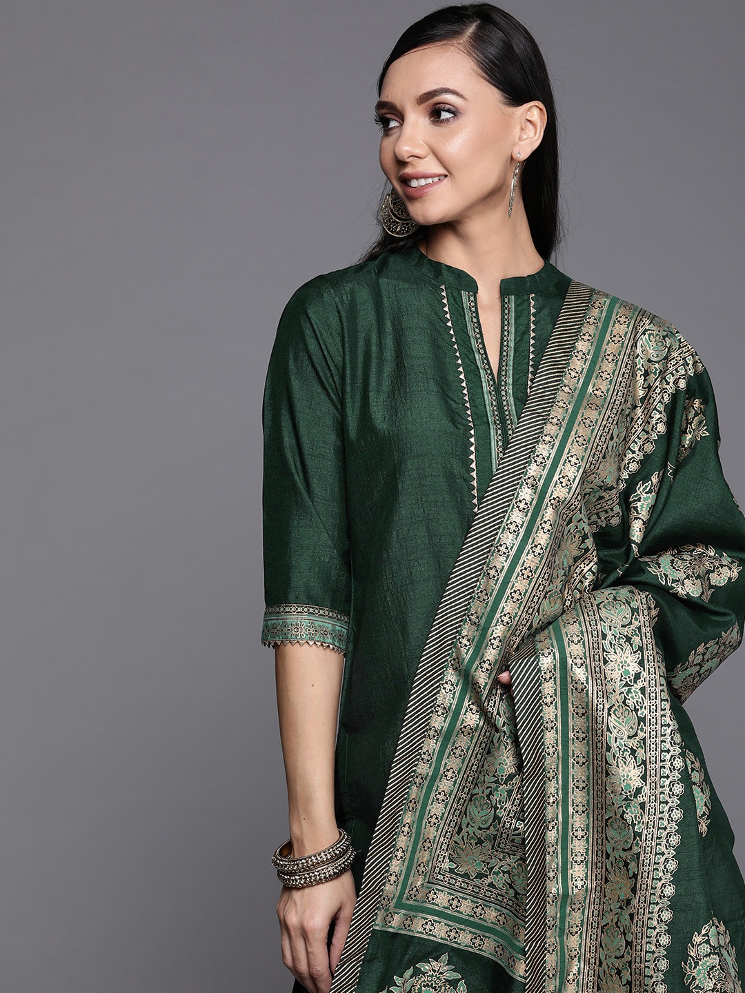 

Libas Women Green & Golden Foil Yoke Design Straight Kurta with Palazzo & Dupatta