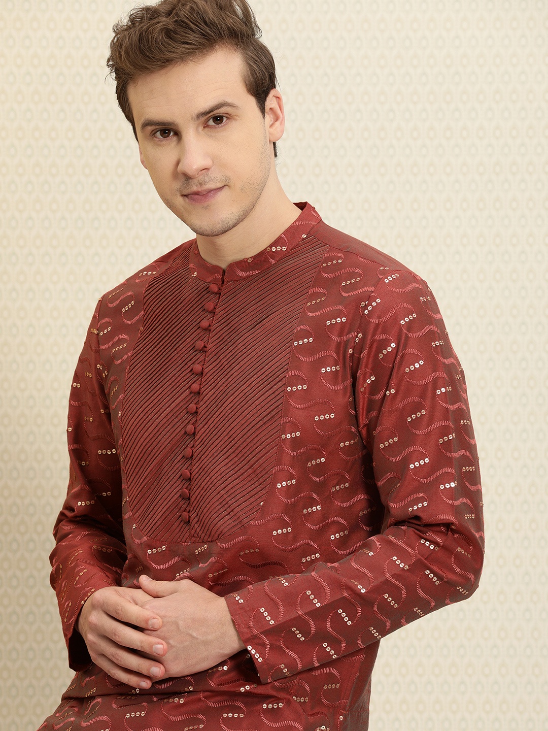 

House of Pataudi Men Maroon Quirky Embroidered Jashn Straight Kurta with Churidar