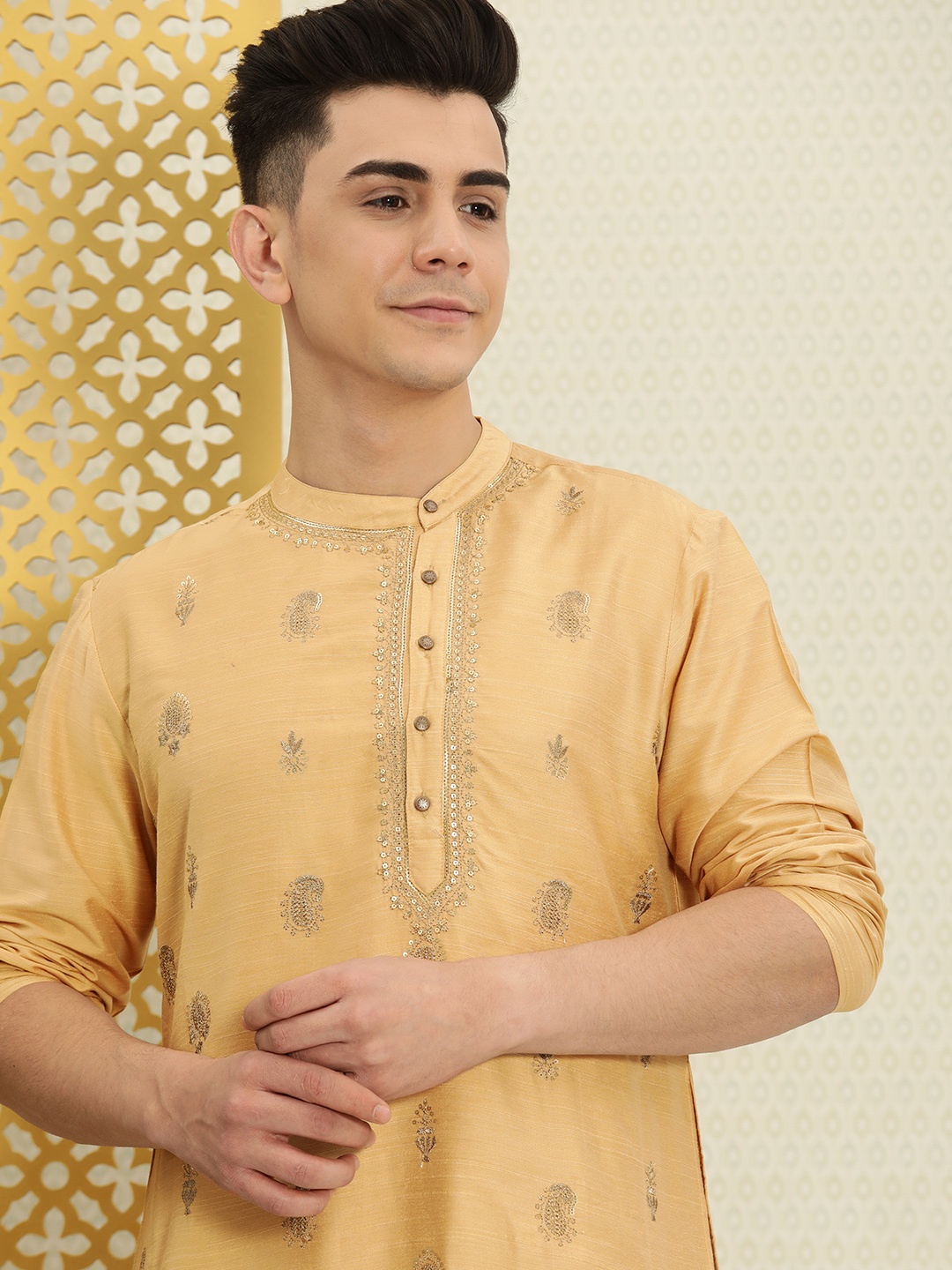 

House of Pataudi Men Beige Ethnic Motifs Embroidered Jashn Kurta with Churidar