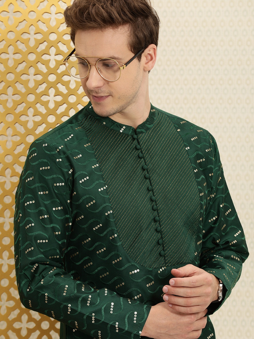 

House of Pataudi Men Dark Green Quirky Embroidered Straight Jashn Kurta with Churidar
