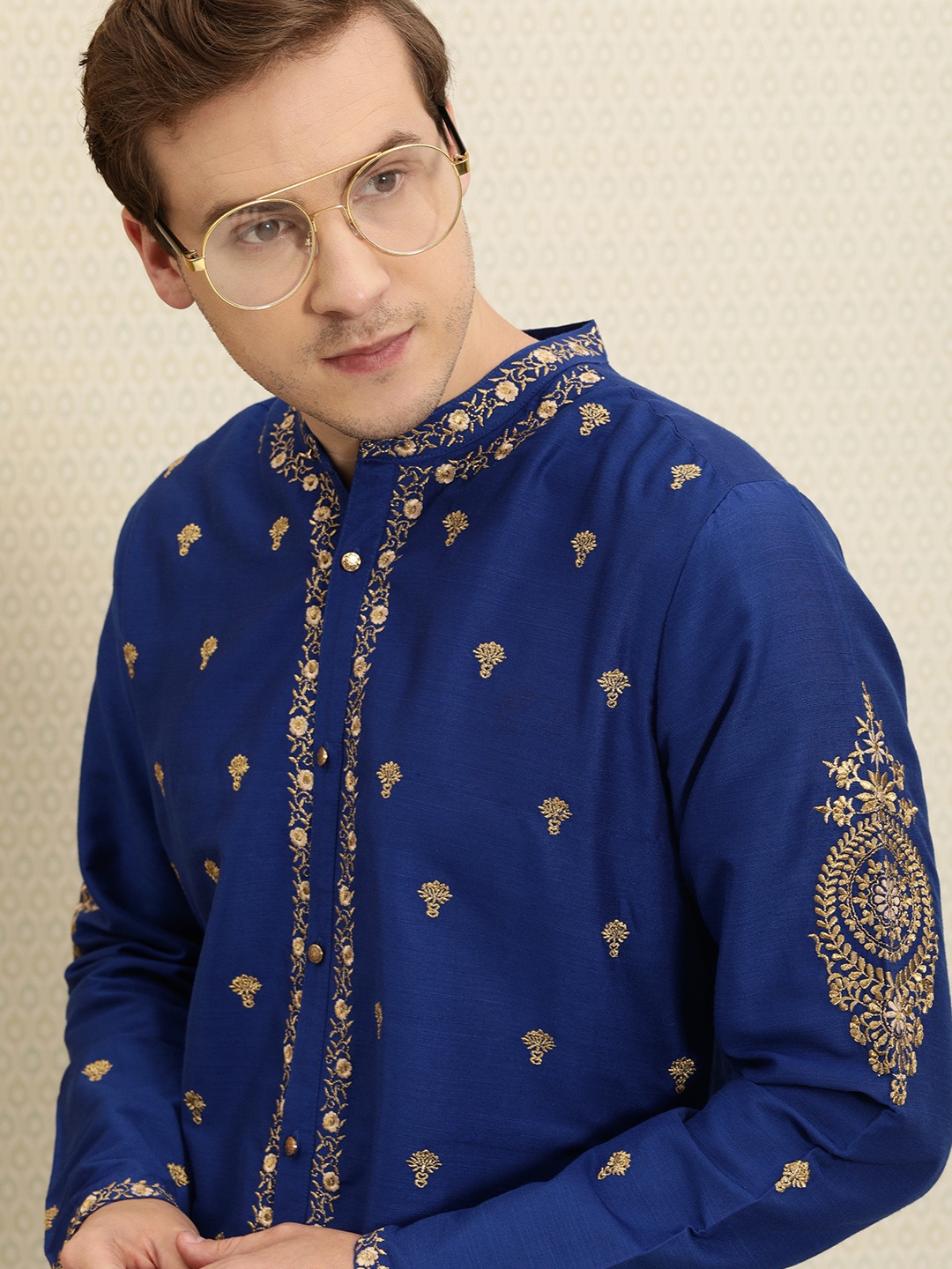 

House of Pataudi Men Blue Ethnic Motifs Embroidered Regular Jashn Kurta with Trousers