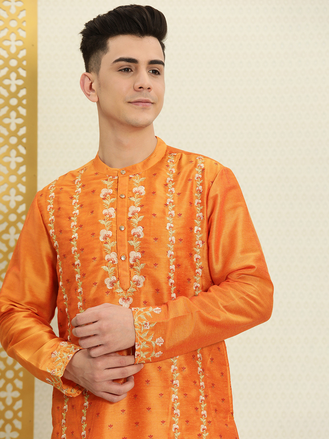 

House of Pataudi Men Orange Floral Embroidered Thread Work Jashn Straight Kurta