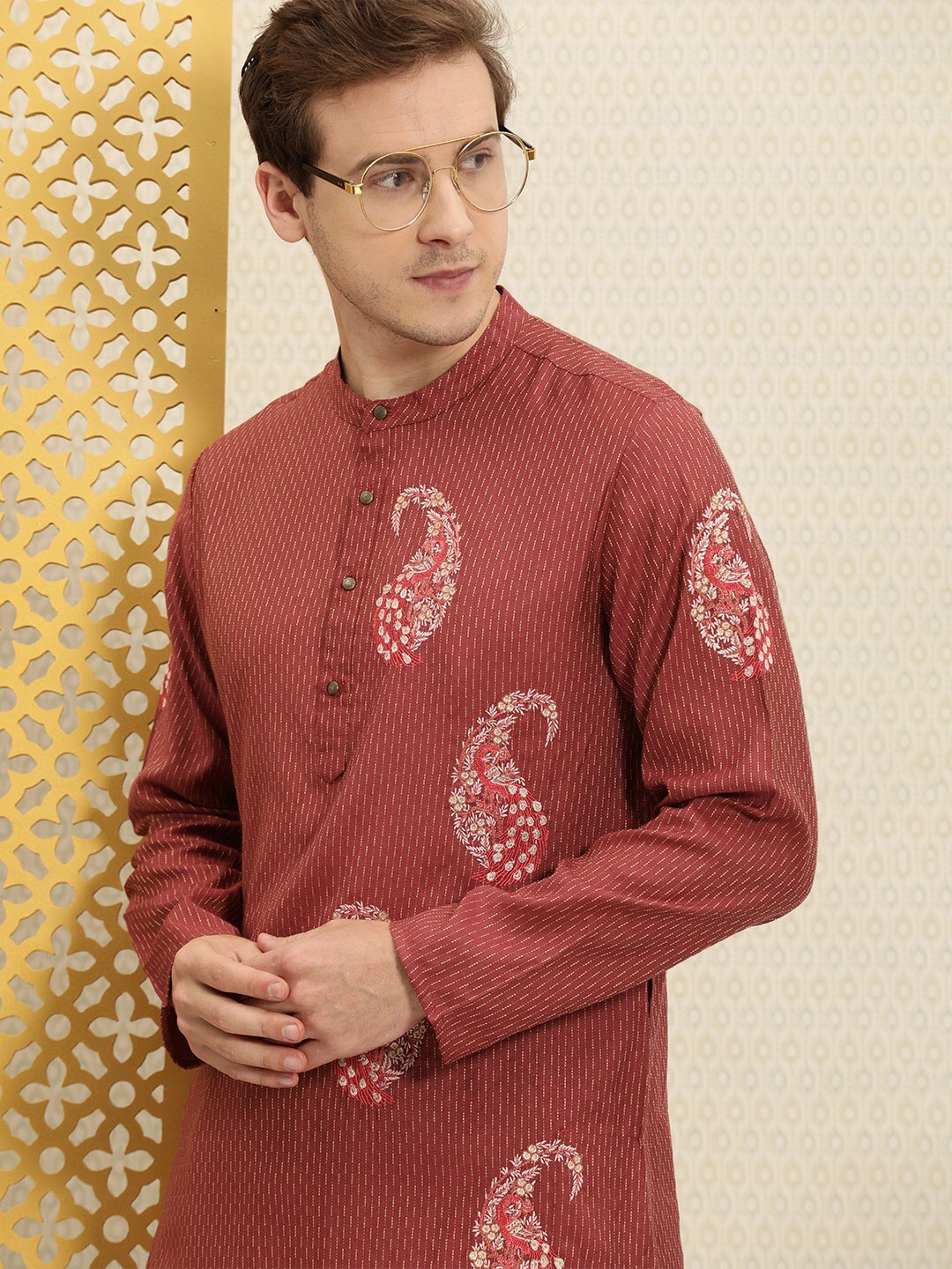 

House of Pataudi Men Red Paisley Embroidered Jashn Kurta