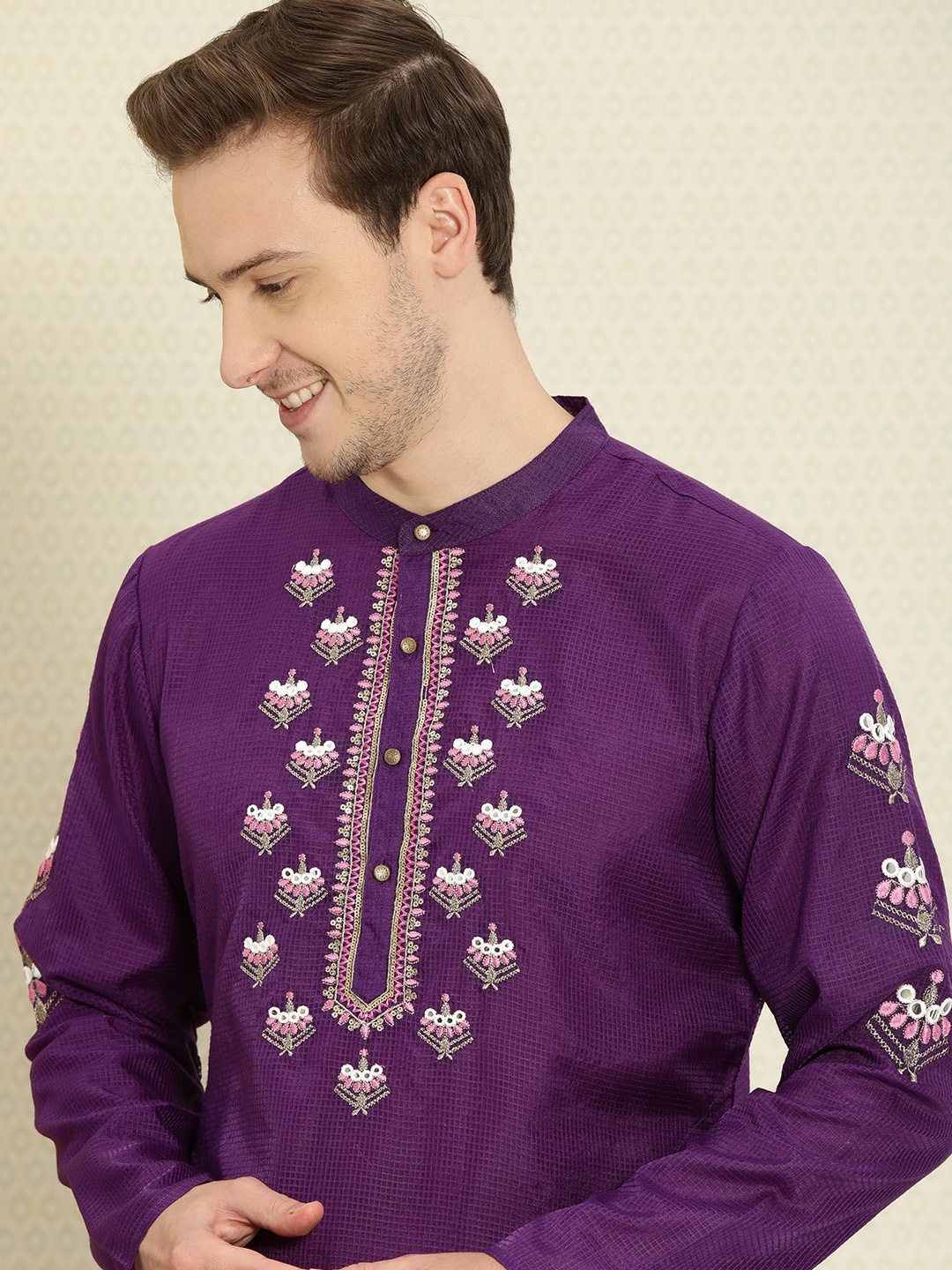 

Ode by House of Pataudi Men Purple Ethnic Motifs Embroidered Jashn Kurta