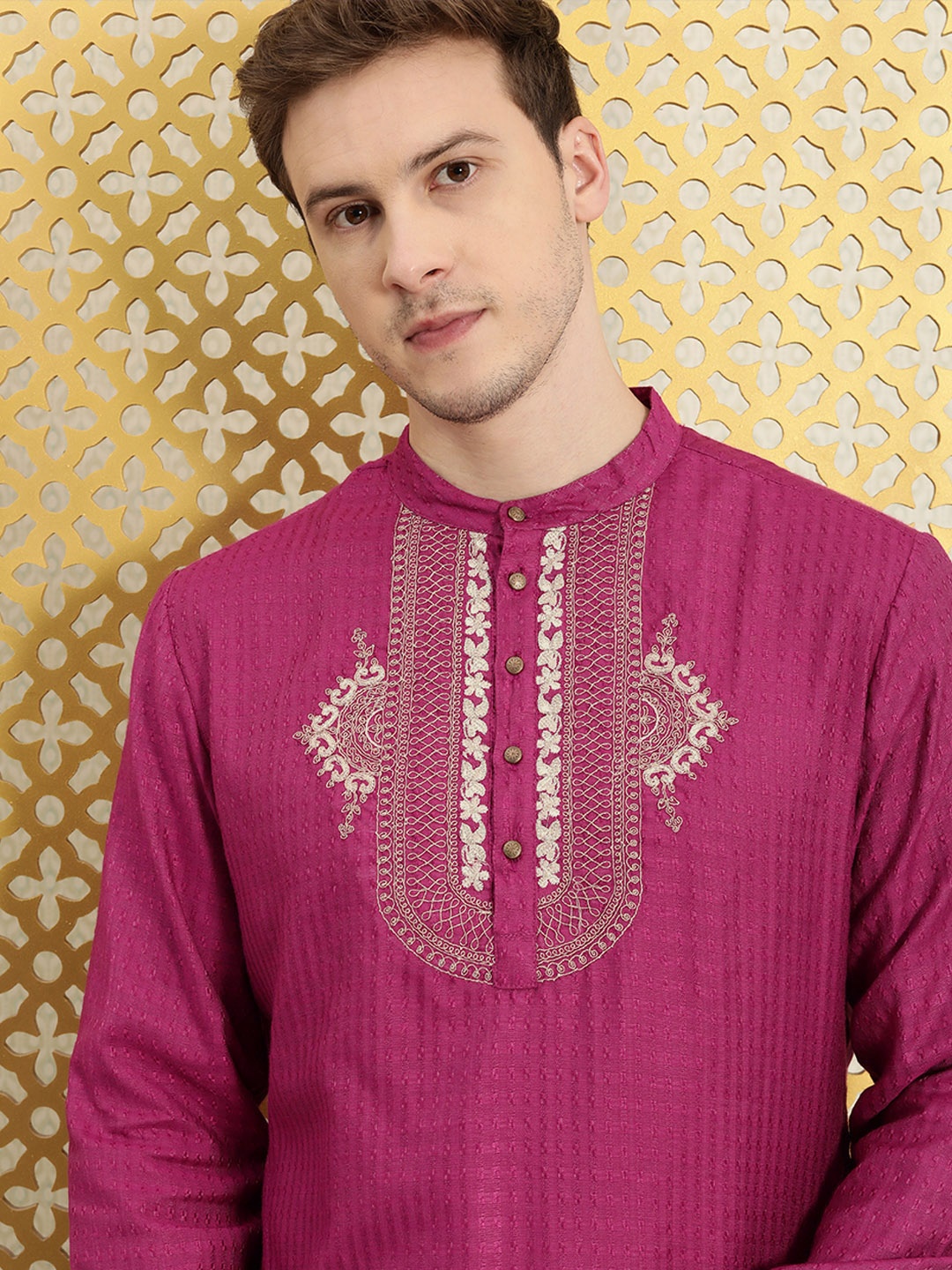 

House of Pataudi Men Magenta Ethnic Motifs Embroidered Thread Work Jacquard Kurta