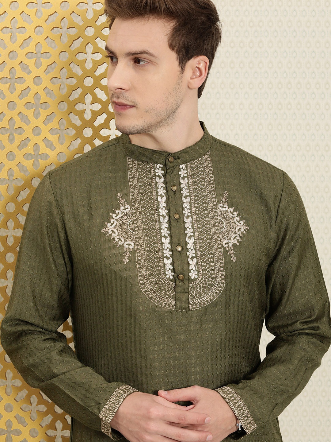 

House of Pataudi Men Olive Green & Black Ethnic Motifs Embroidered Thread Work Jacquard Kurta