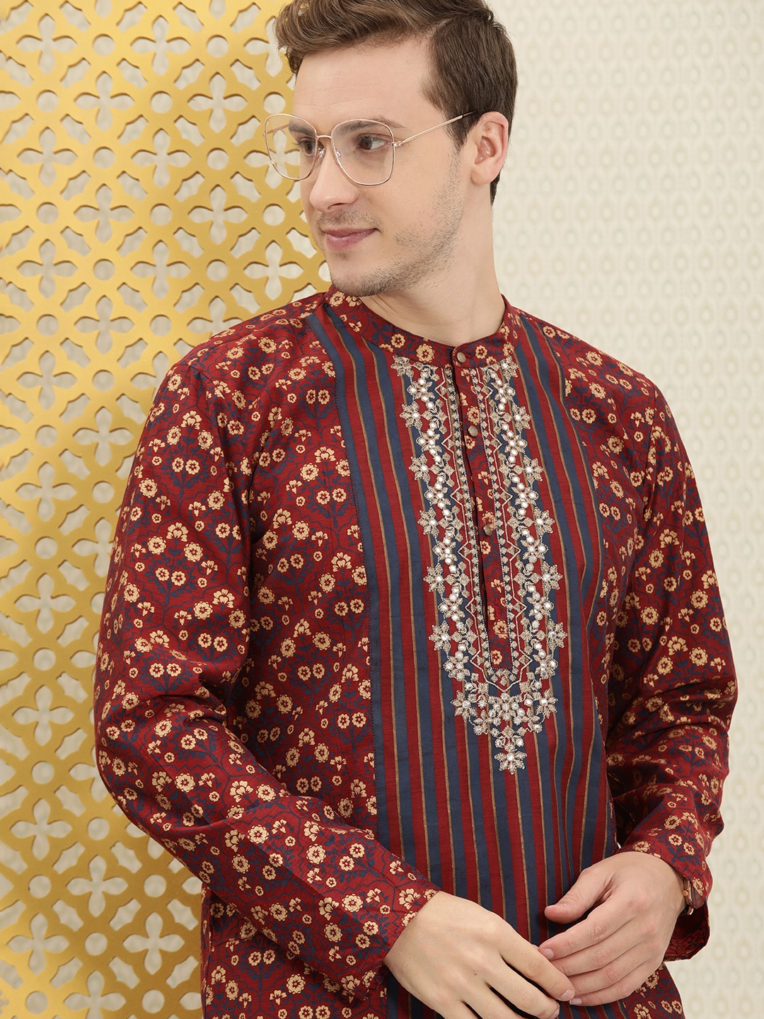 

House of Pataudi Men Red & Navy Blue Ethnic Motifs Printed Mirror Work Jashn Kurta