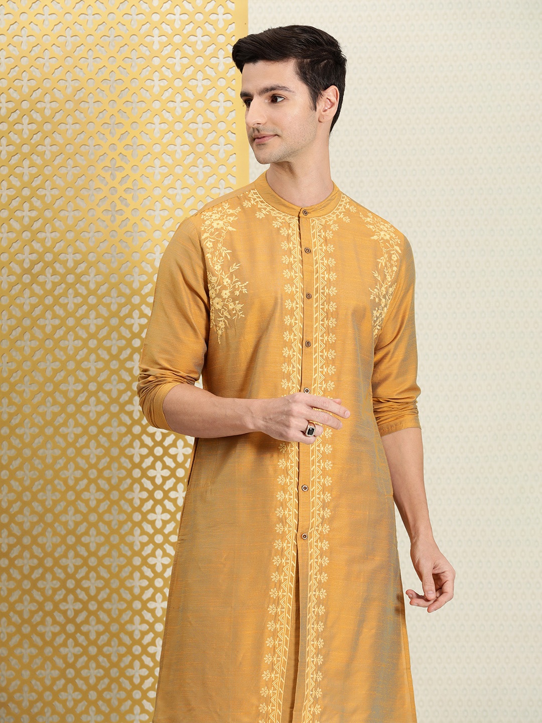 

House of Pataudi Men Mustard Yellow Embroidered Jashn Straight Kurta