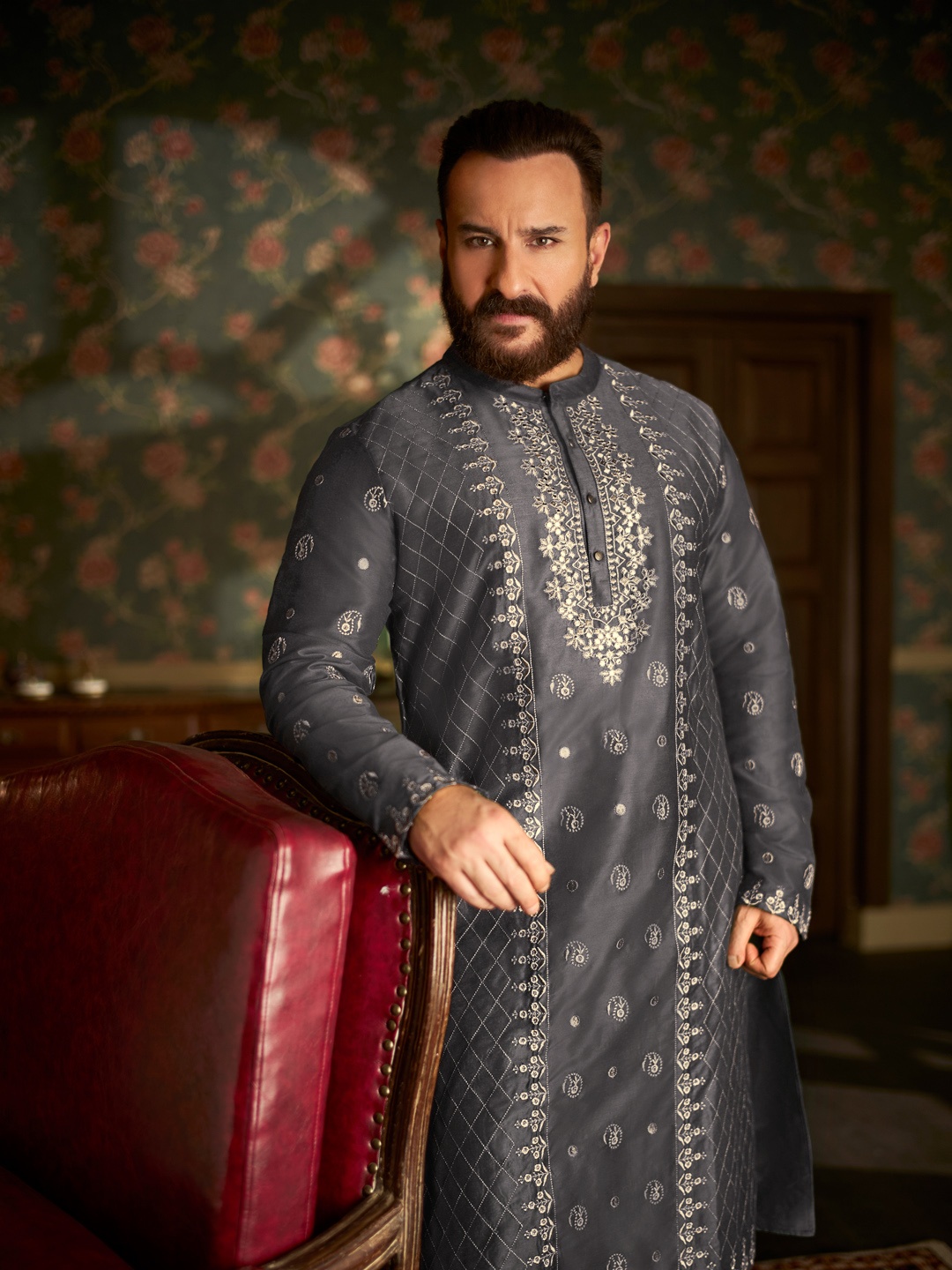 

House of Pataudi Men Grey Embroidered Mirror Work Kurta