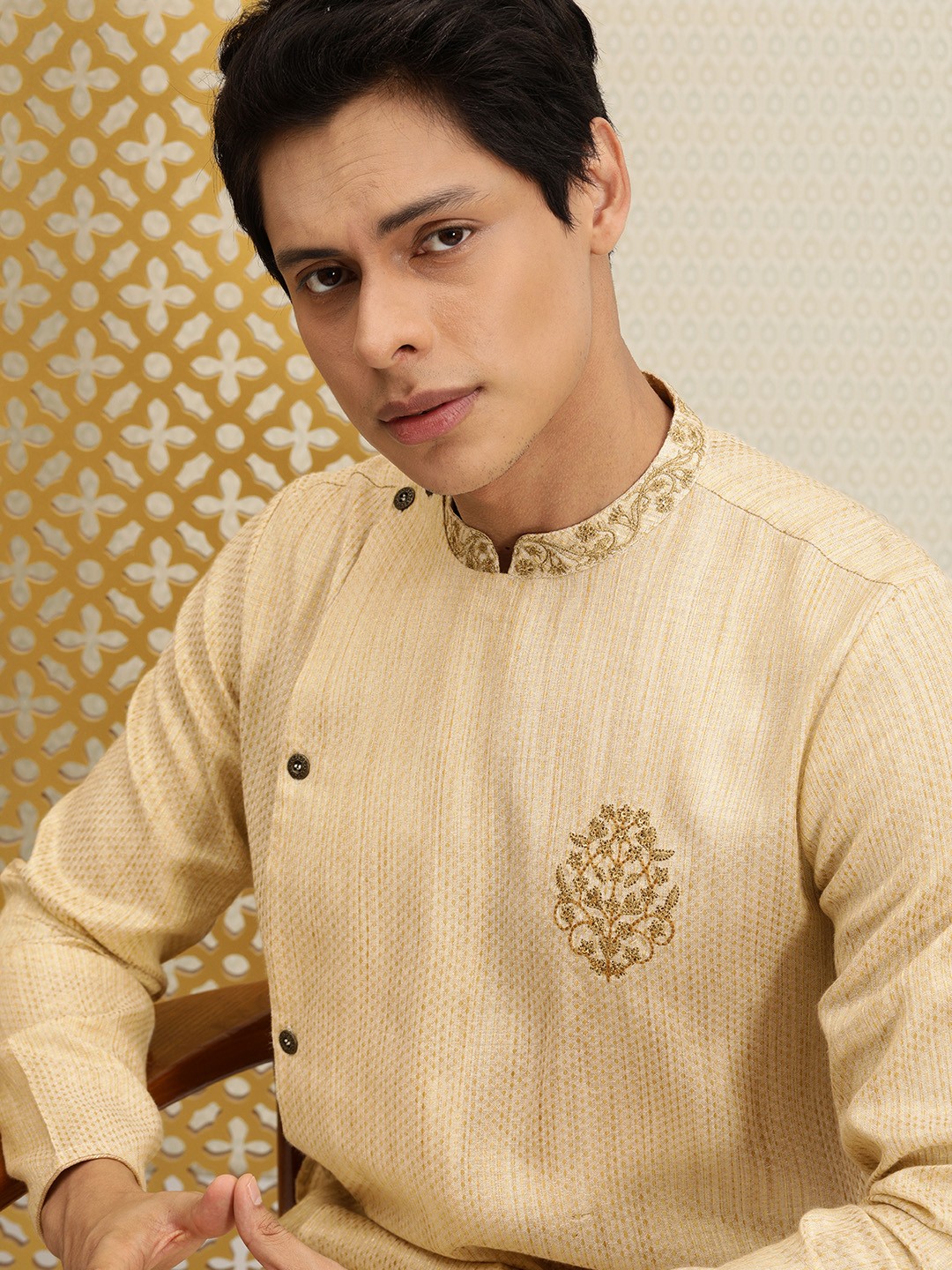 

House of Pataudi Men Off White & Gold-Toned Woven Design Jashn Kurta With Embroidery