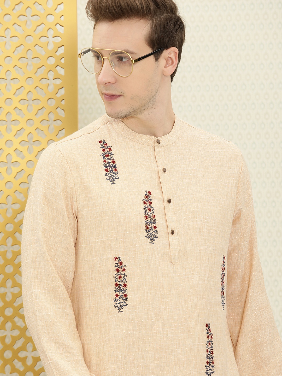 

House of Pataudi Men Beige Floral Embroidered Thread Work Jashn Kurta