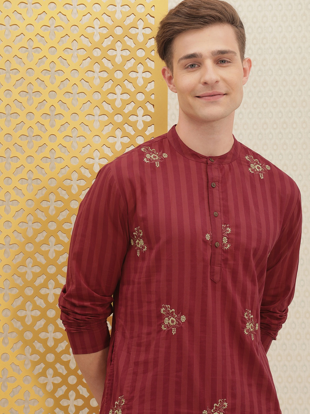

House of Pataudi Men Red Striped & Floral Round Neck Handloom Festive Kurta