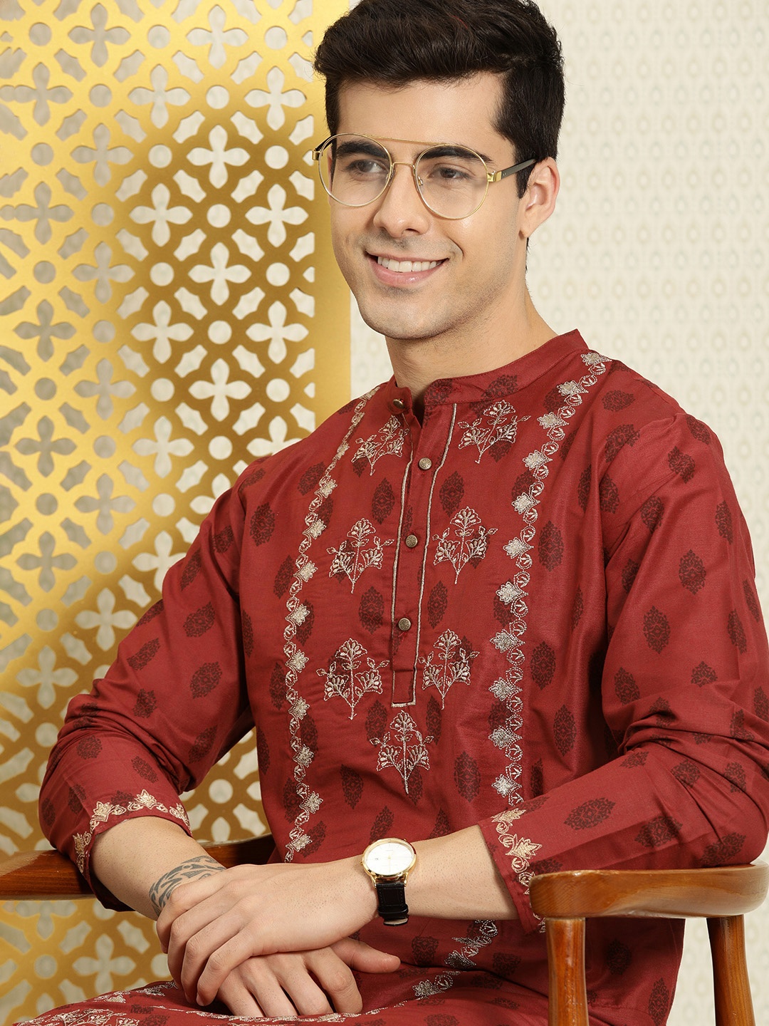 

House of Pataudi Men Maroon Ethnic Motifs Yoke Design Thread Work Straight Jashn Kurta