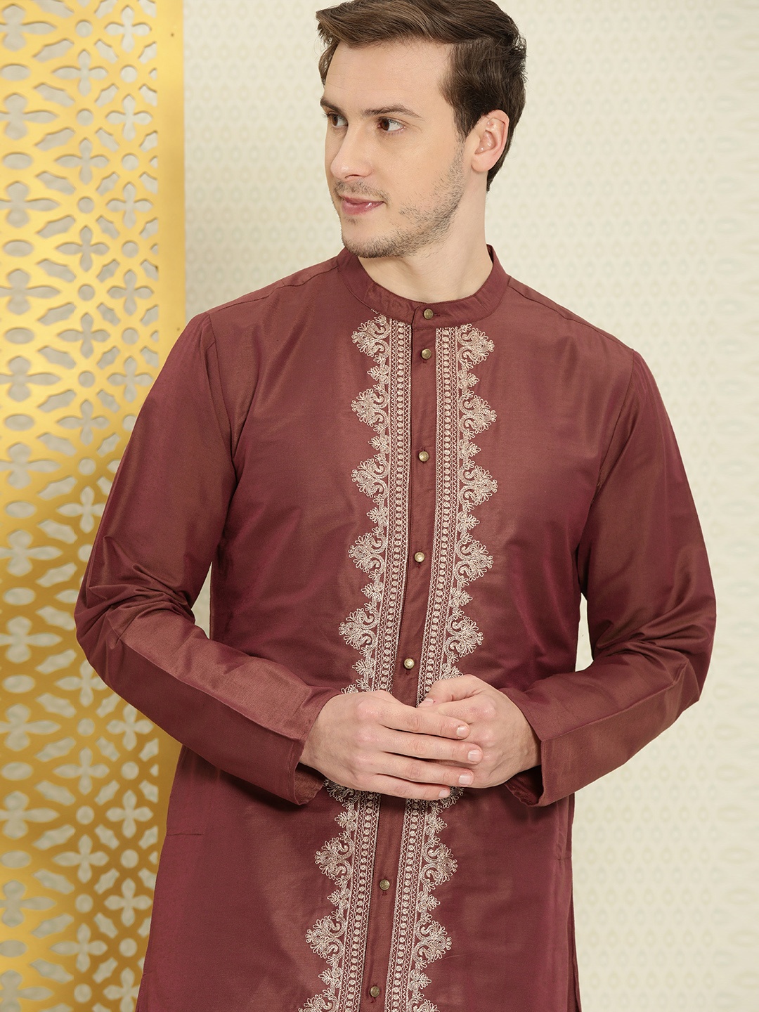 

House of Pataudi Men Maroon Zari Embroidered Jashn Kurta