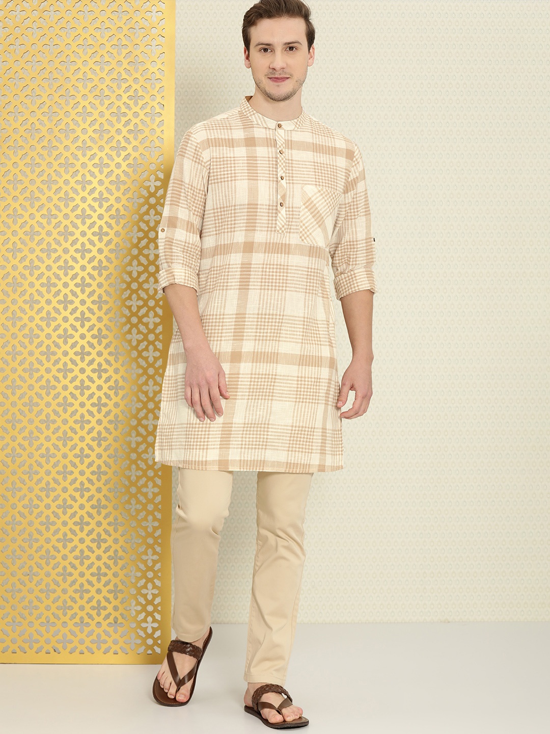

Ode by House of Pataudi Men Beige Checked Rozana Kurta