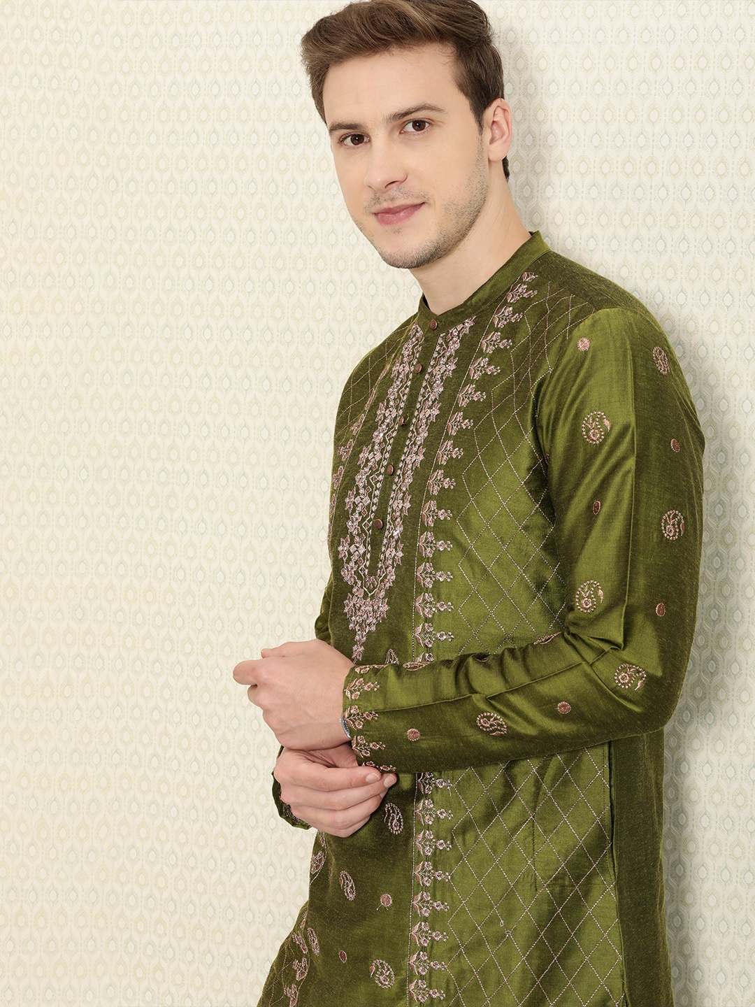 

House of Pataudi Men Olive Green Ethnic Motifs Embroidered Mirror Work Kurta