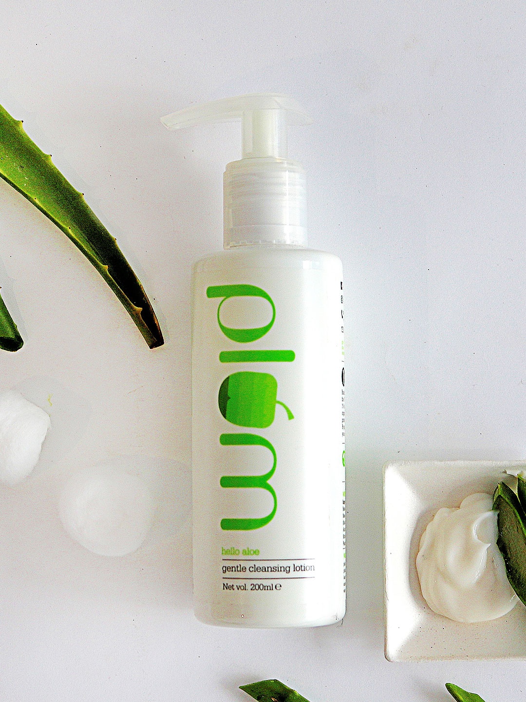 

Plum Hello Aloe Gentle Cleansing Lotion 200 ml, White