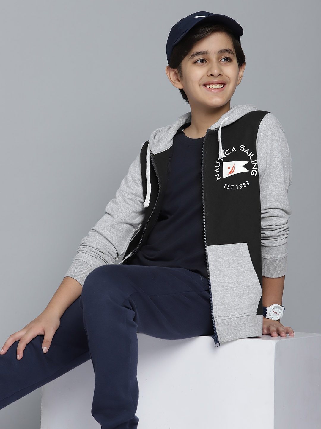 

Nautica Boys Grey Melange & Navy Pure Cotton Colourblocked Hooded Sweatshirt