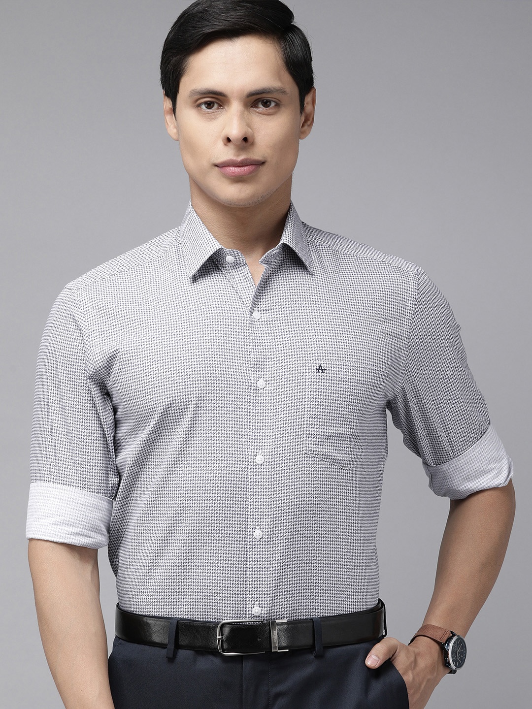 

Arrow Men Navy Blue Slim Fit Chevron Printed Semiformal Pure Cotton Shirt