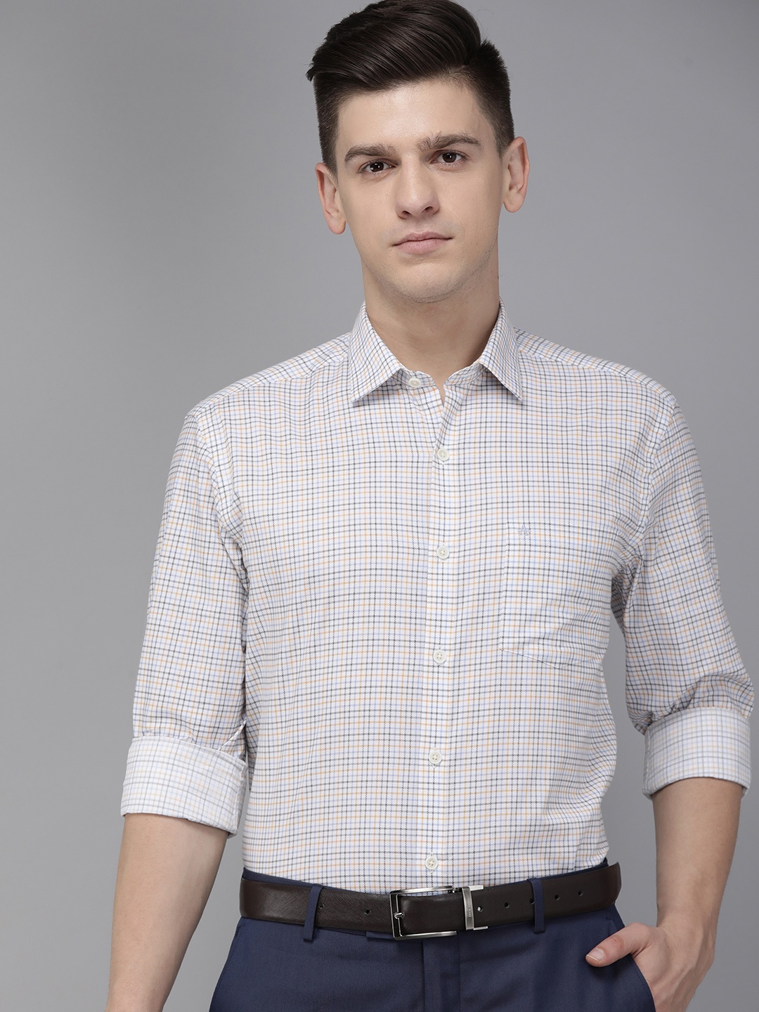 

Arrow Men White Manhattan Slim Fit Checked Formal Shirt