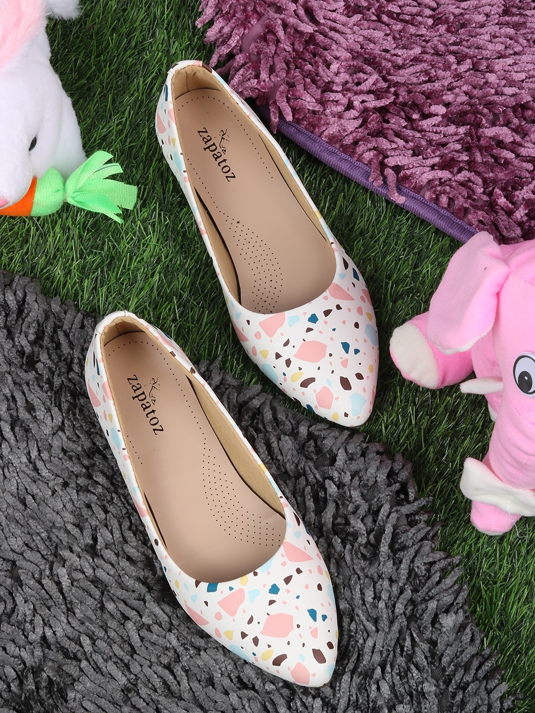 

ZAPATOZ Women White & Pink Printed Ballerinas