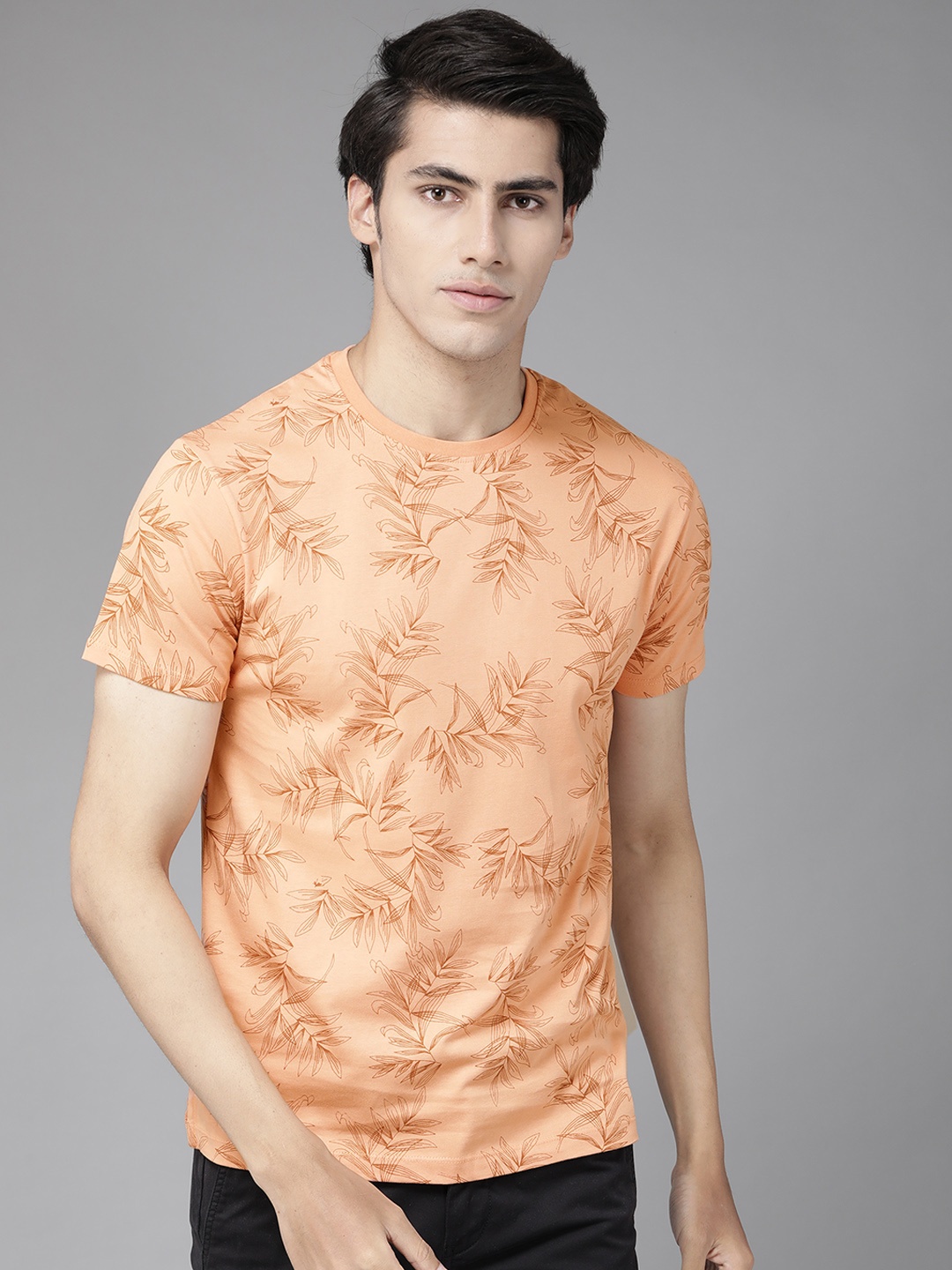 

Blackberrys Men Peach-Coloured & Brown Floral Printed Slim Fit T-shirt