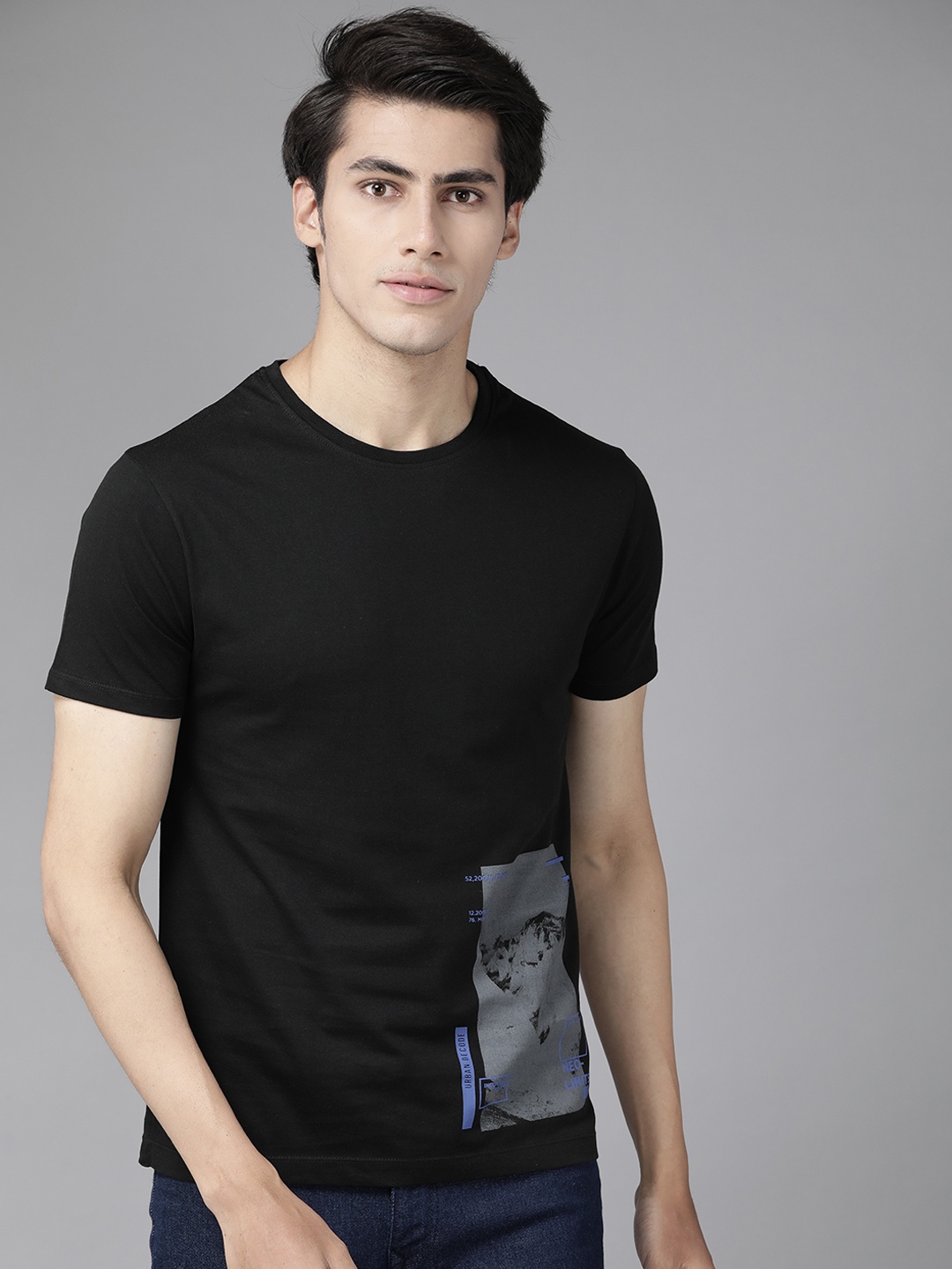 

Blackberrys Men Black Placement Print Slim Fit T-shirt