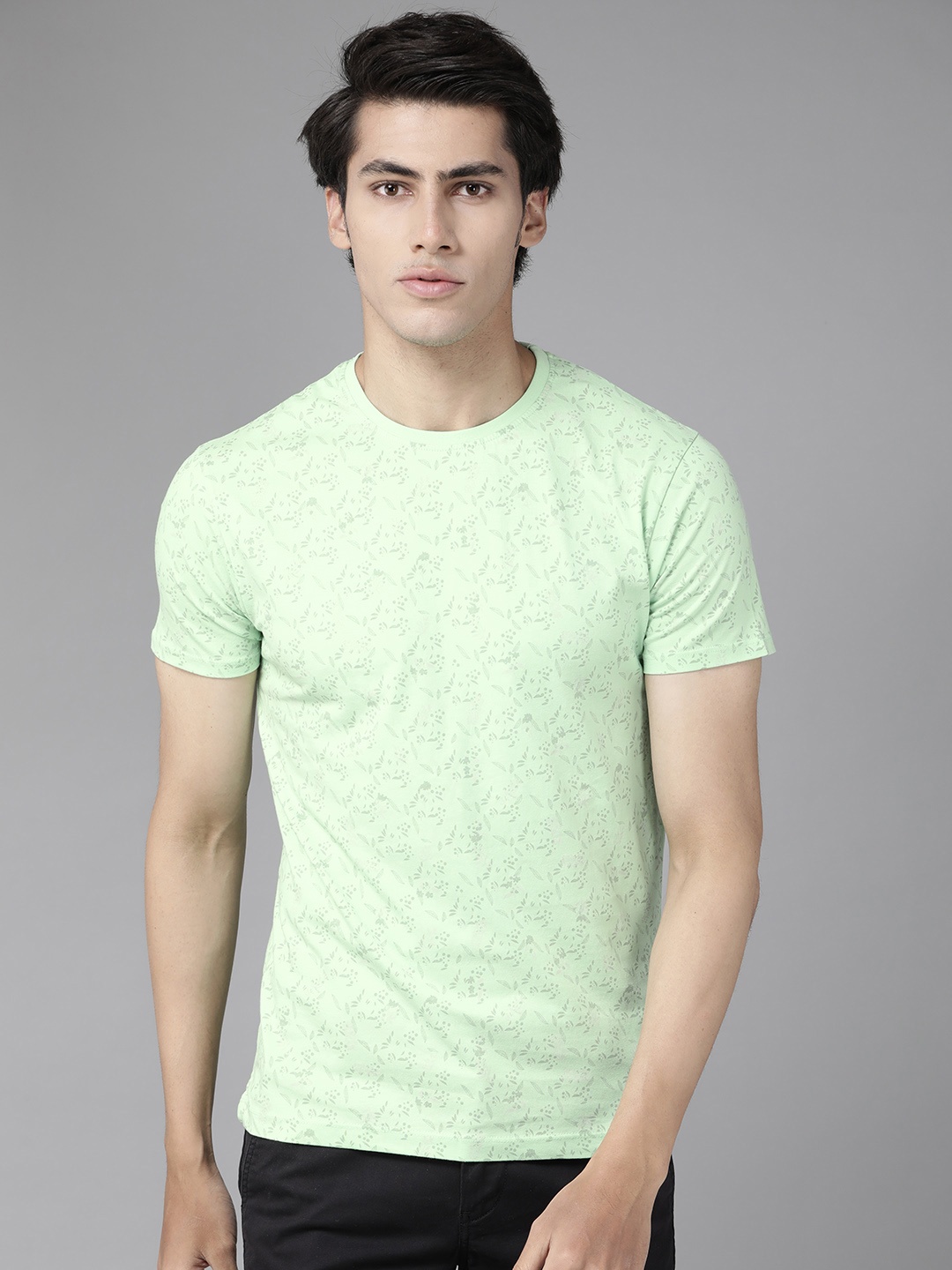 

Blackberrys Men Green Floral Printed Slim Fit T-shirt