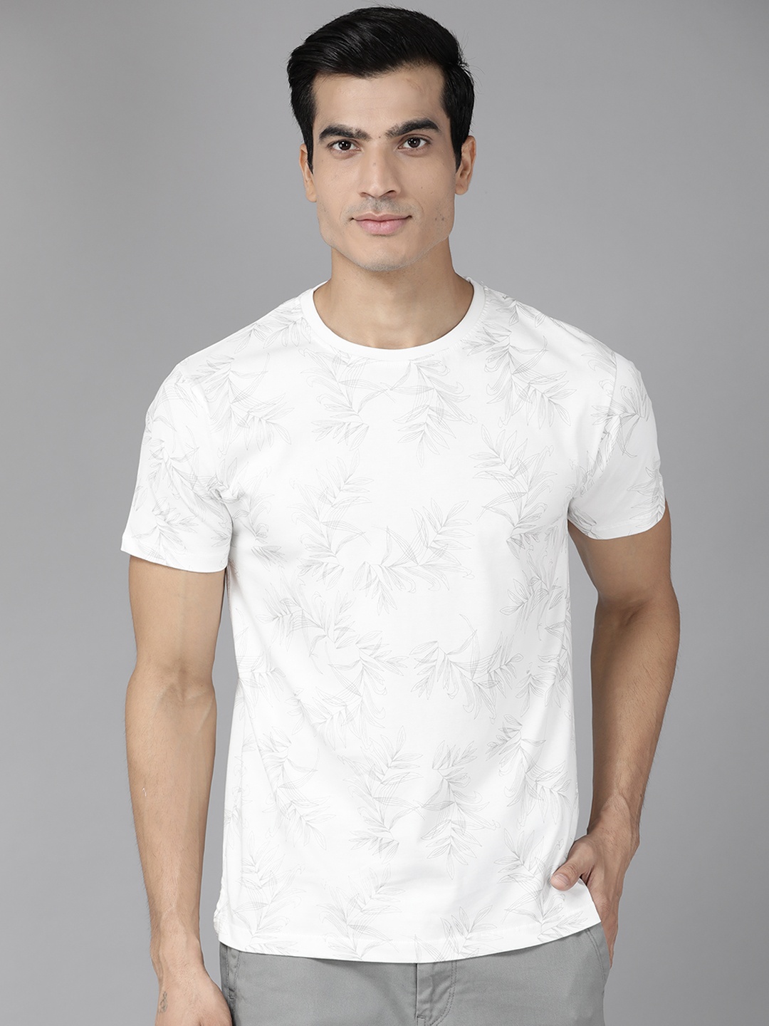 

Blackberrys Men White Leaf Printed Slim Fit T-shirt