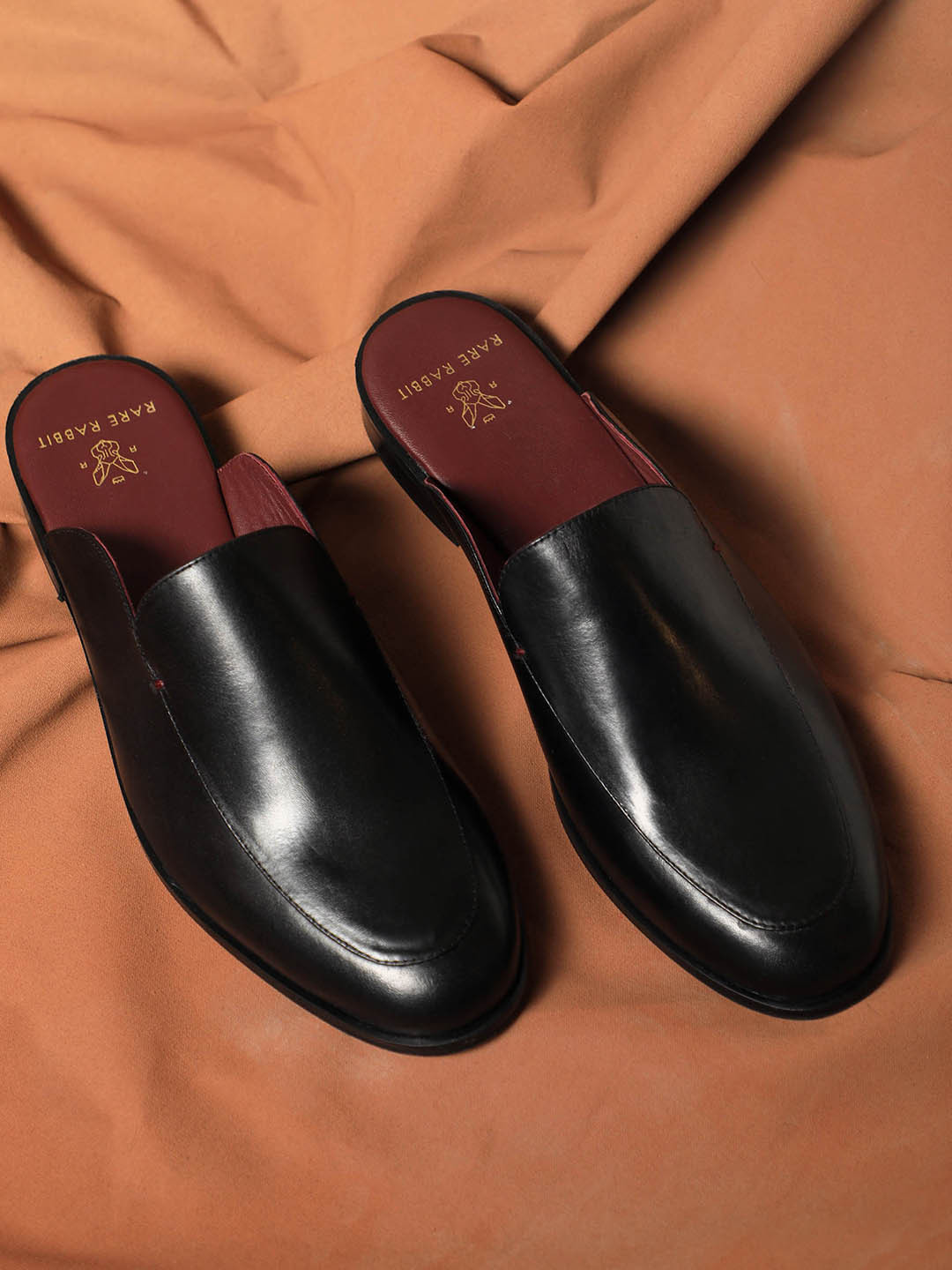 

RARE RABBIT Men Black Leather Slip-On Sneakers
