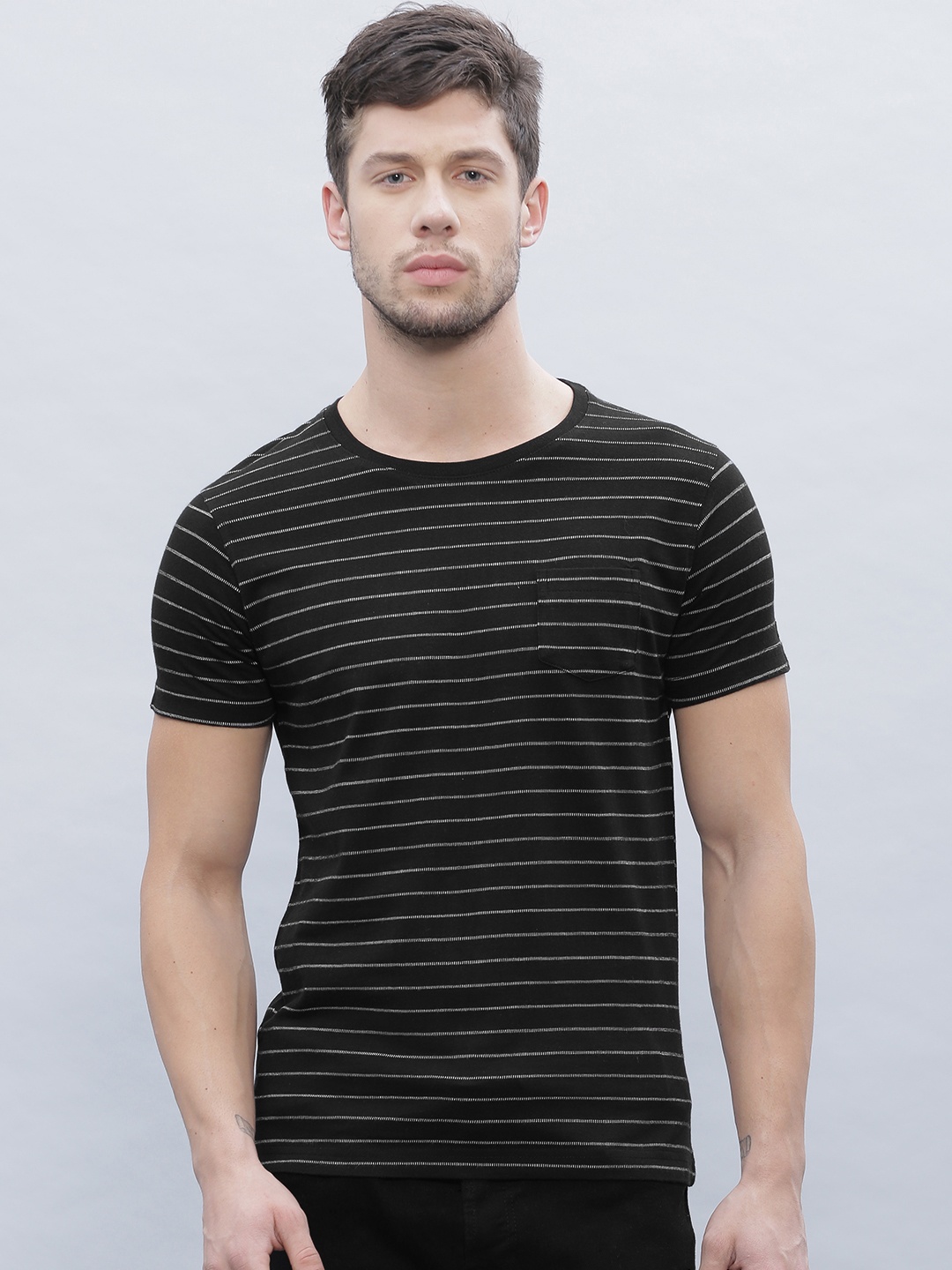 

ether Men Black & White Striped T-shirt