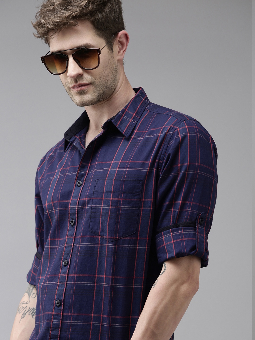 

Roadster Men Navy Blue Checked Opaque Twill Roll-Up Sleeves Casual Shirt