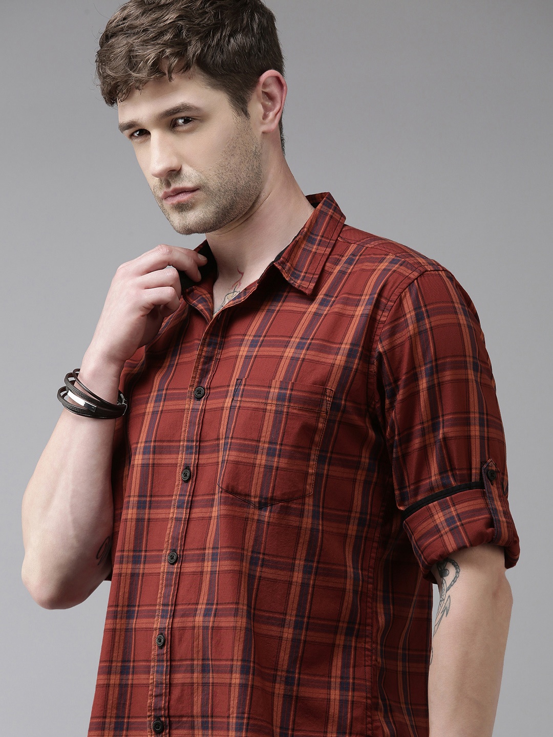 

Roadster Men Red Checked Opaque Twill Roll-Up Sleeves Sustainable Casual Shirt