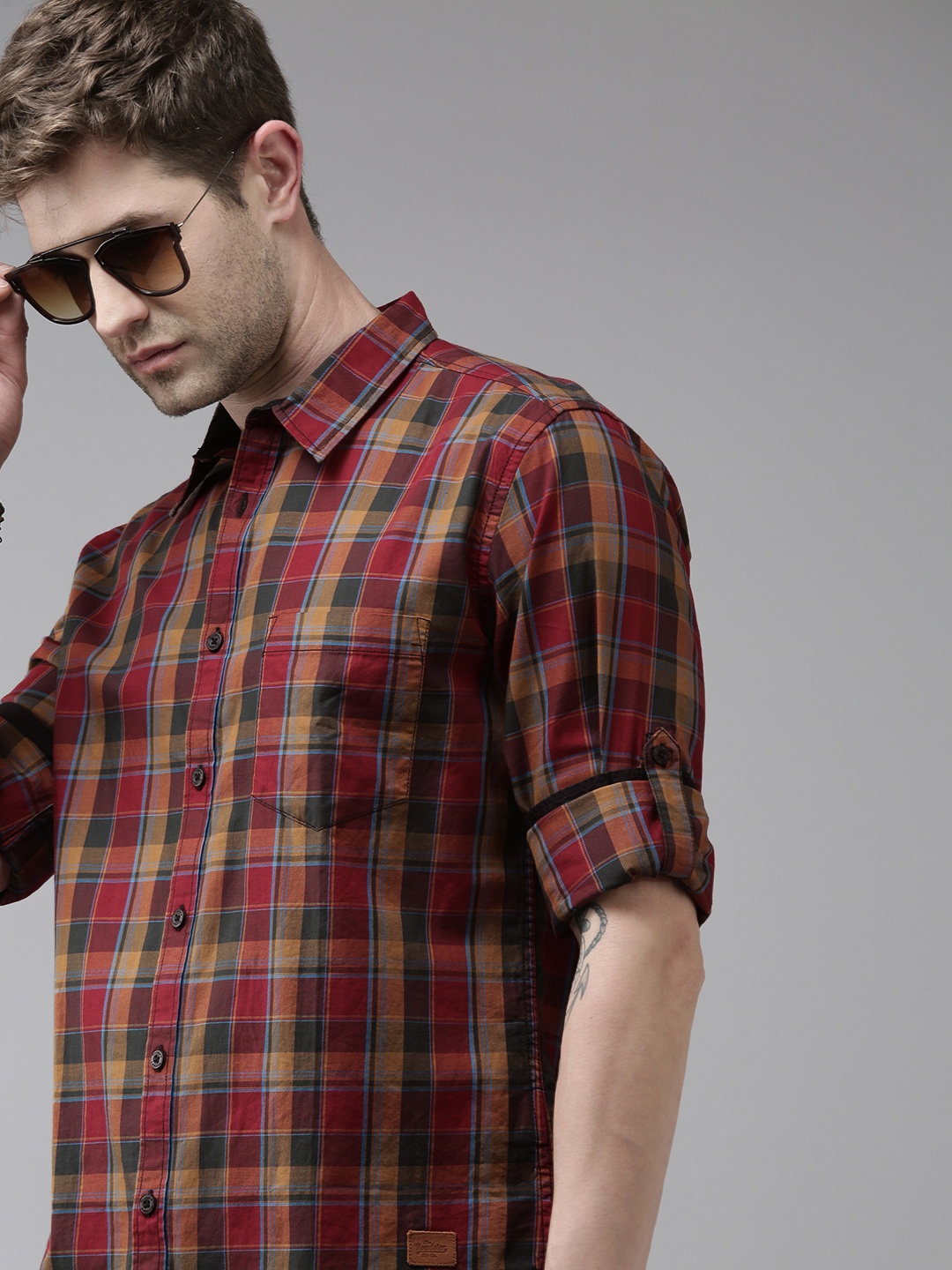 

Roadster Men Red And Brown Checked Pure Cotton Casual Shirt