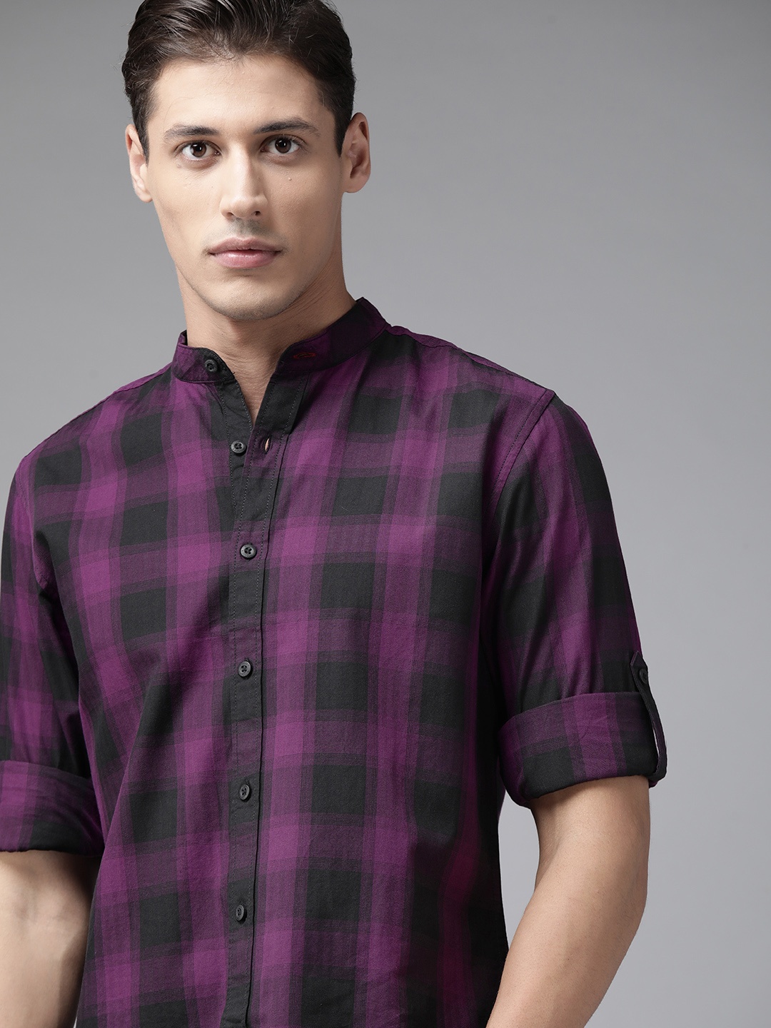 

Roadster Men Purple & Black Pure Cotton Windowpane Checked Casual Shirt