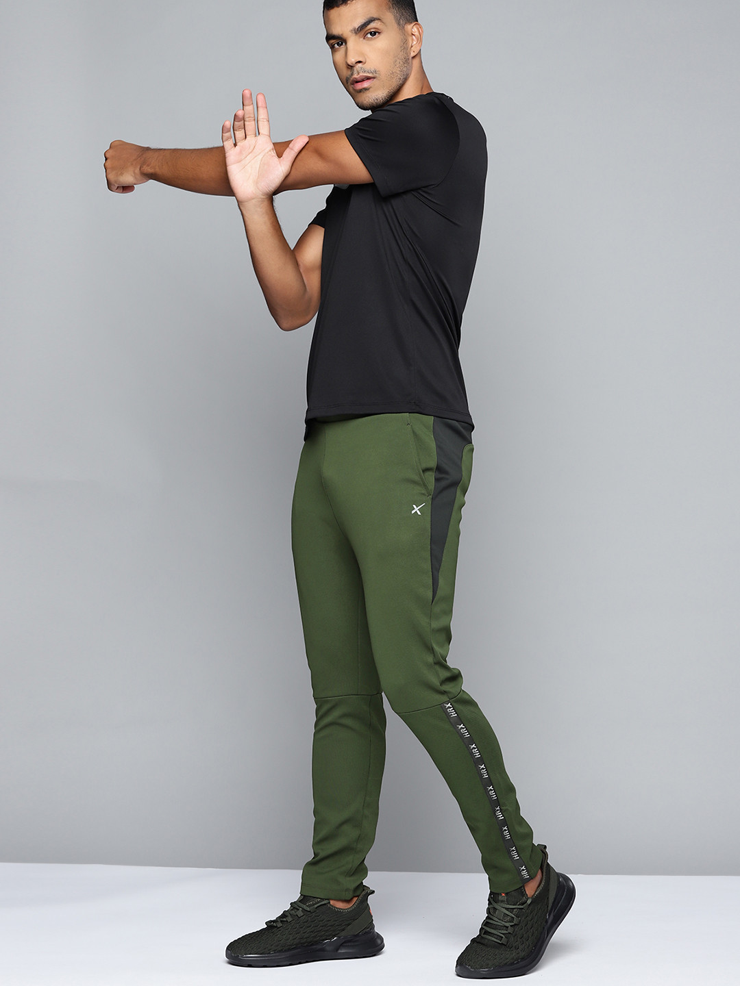 

HRX By Hrithik Roshan Men Kombu Green Colourblock Slim Fit Rapid-Dry Training Track Pants, Olive