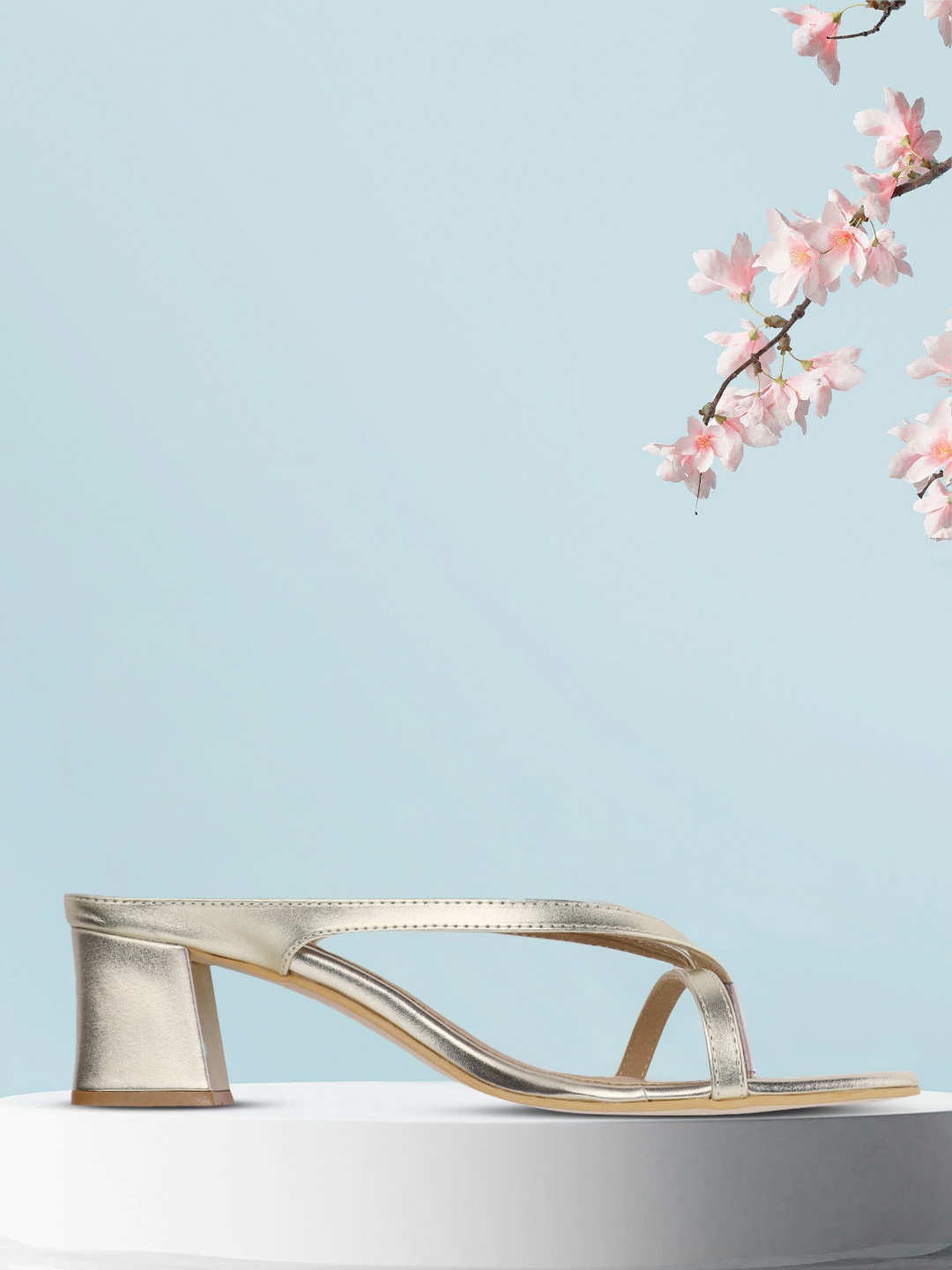 

DressBerry Gold-Toned Solid Block Heels